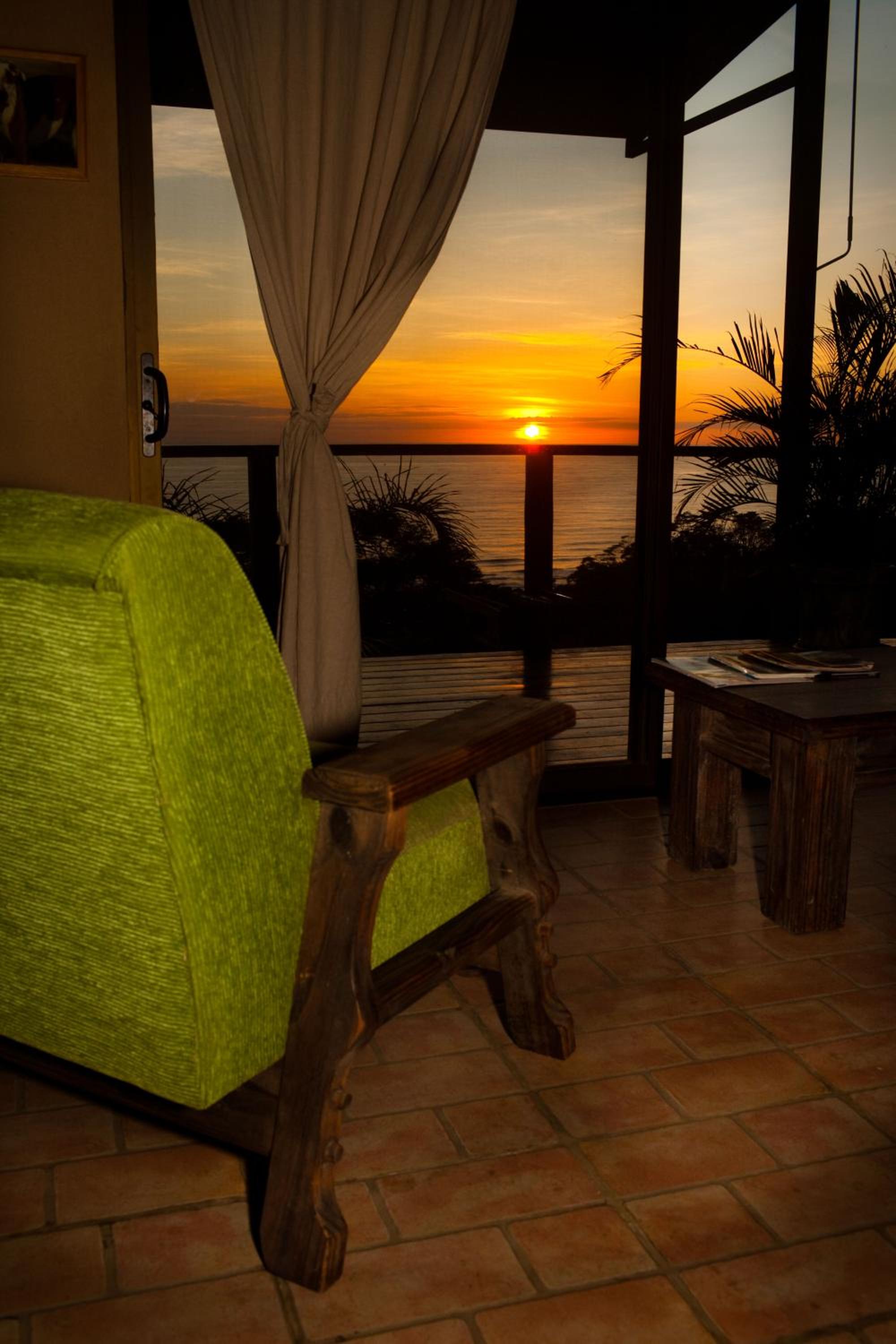Deluxe Suite with Sea View photo 2