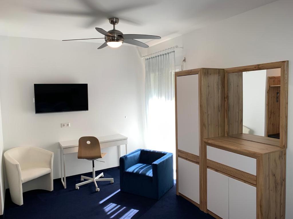 Double Room - Photo 18