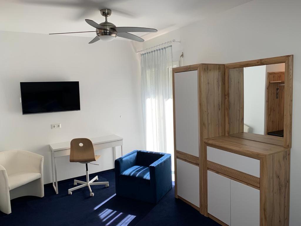 Double Room - Photo 11