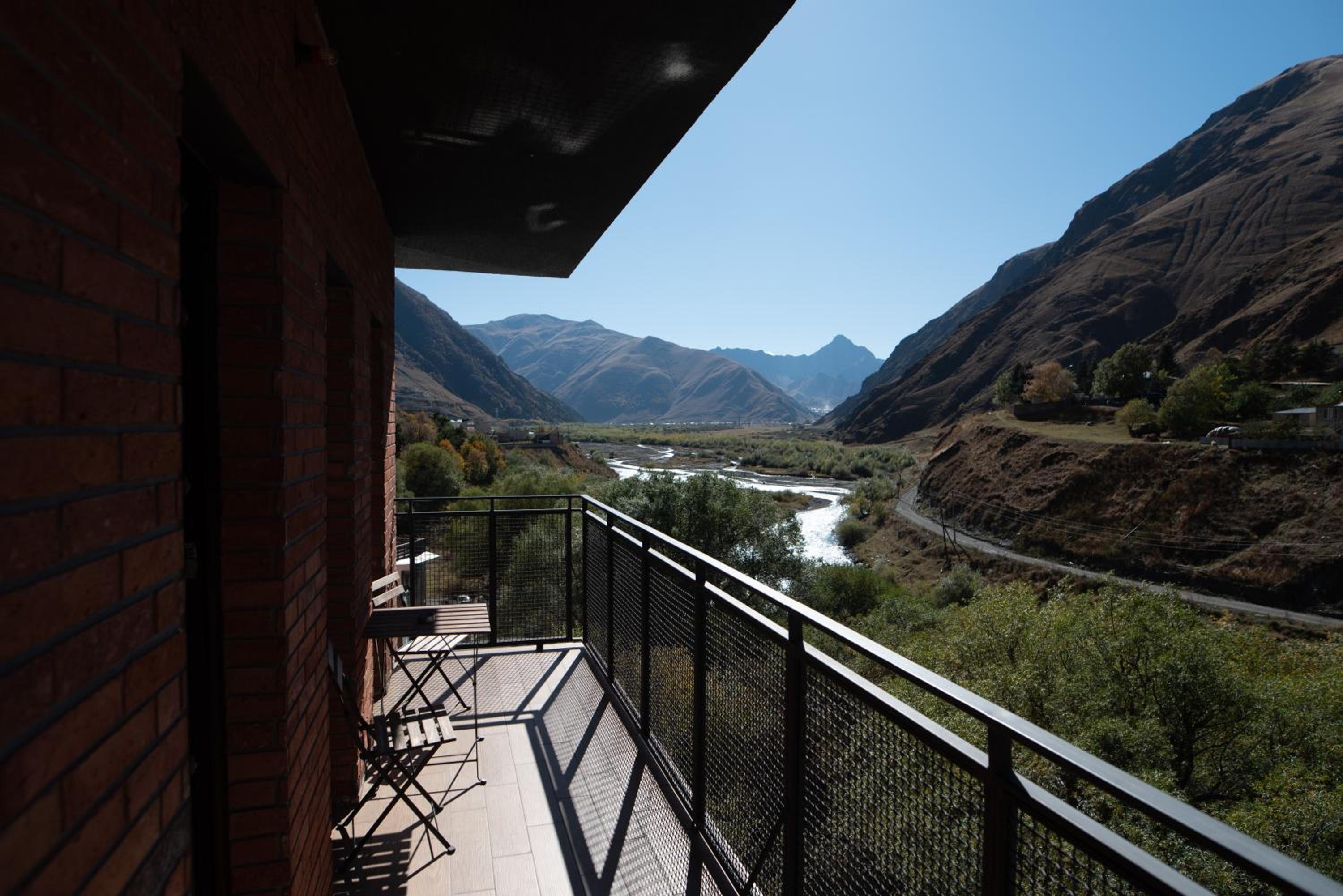 Deluxe Room with Mountain View - Photo 4