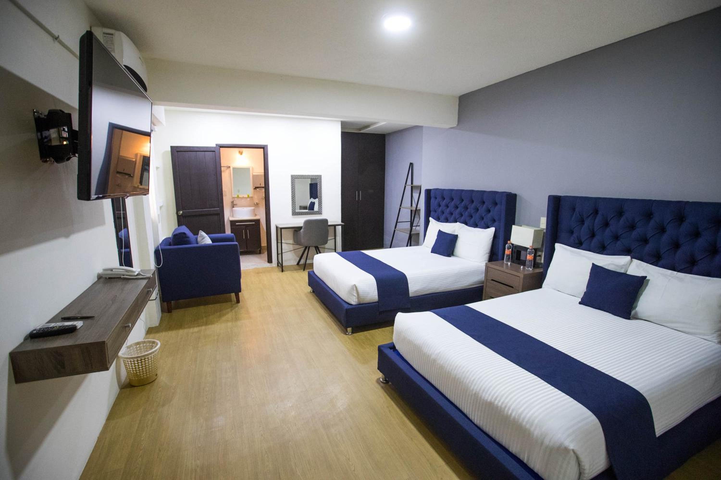 Double Room with 2 Double Beds (4 Adults) photo 3