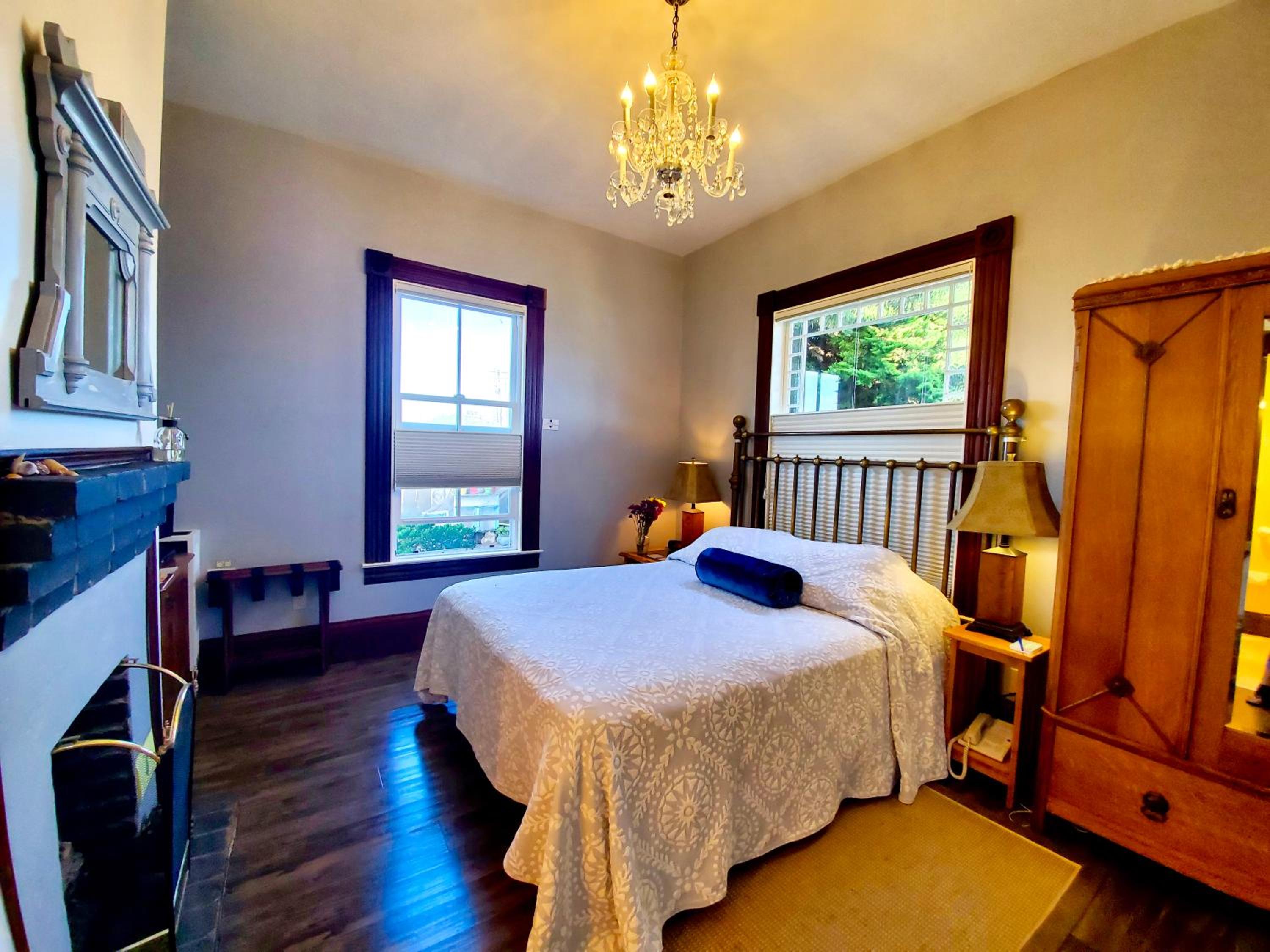 Queen Room - Disability Access photo 1