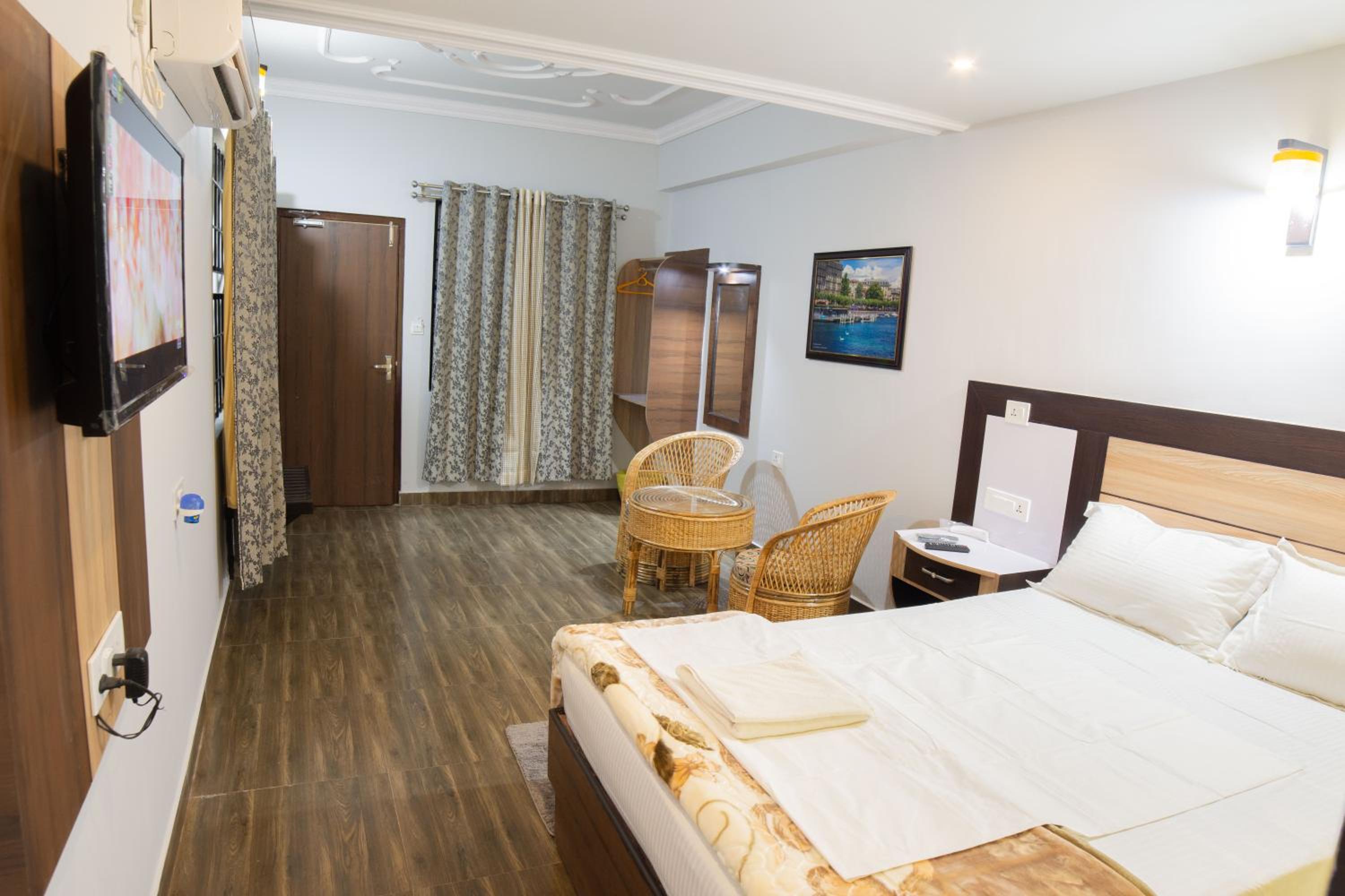 Deluxe Double Room with Balcony photo 1