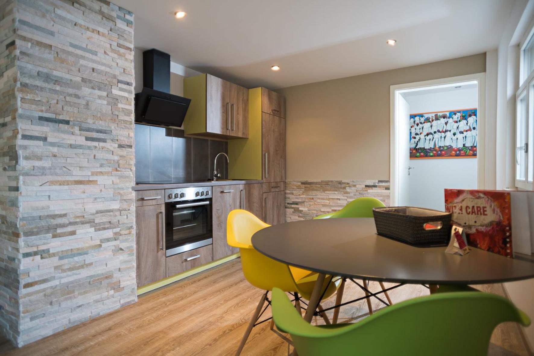 Deluxe One-Bedroom Apartment