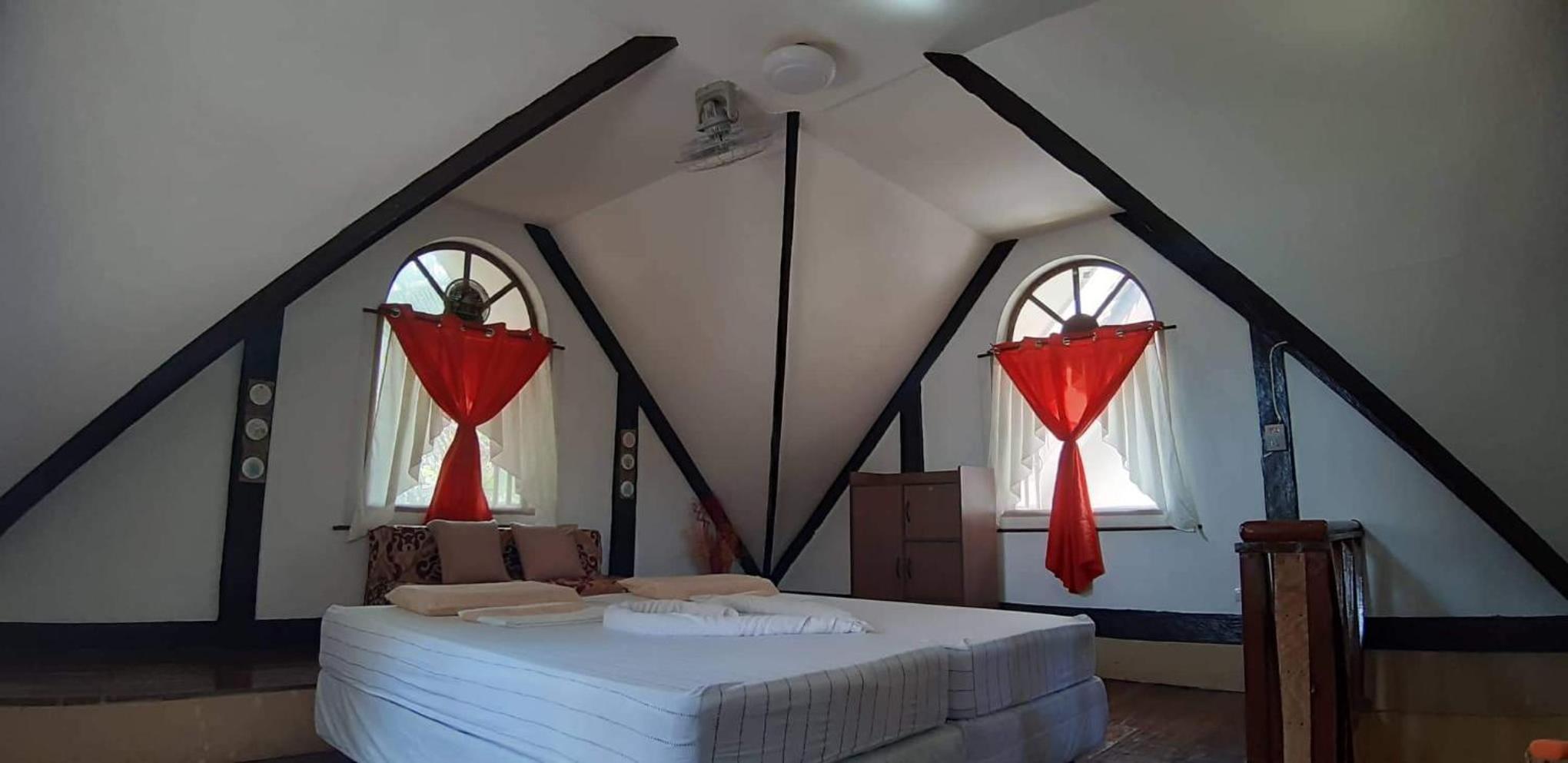 Double Room with Shared Bathroom photo 3