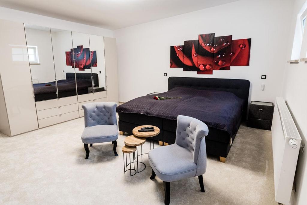 Three-Bedroom House photo 1