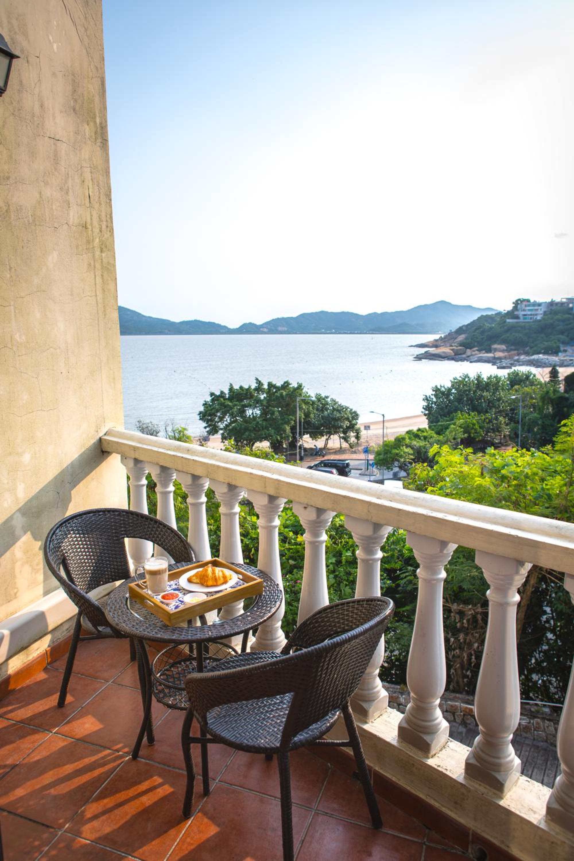 Standard Twin Room with Sea View and Balcony photo 2