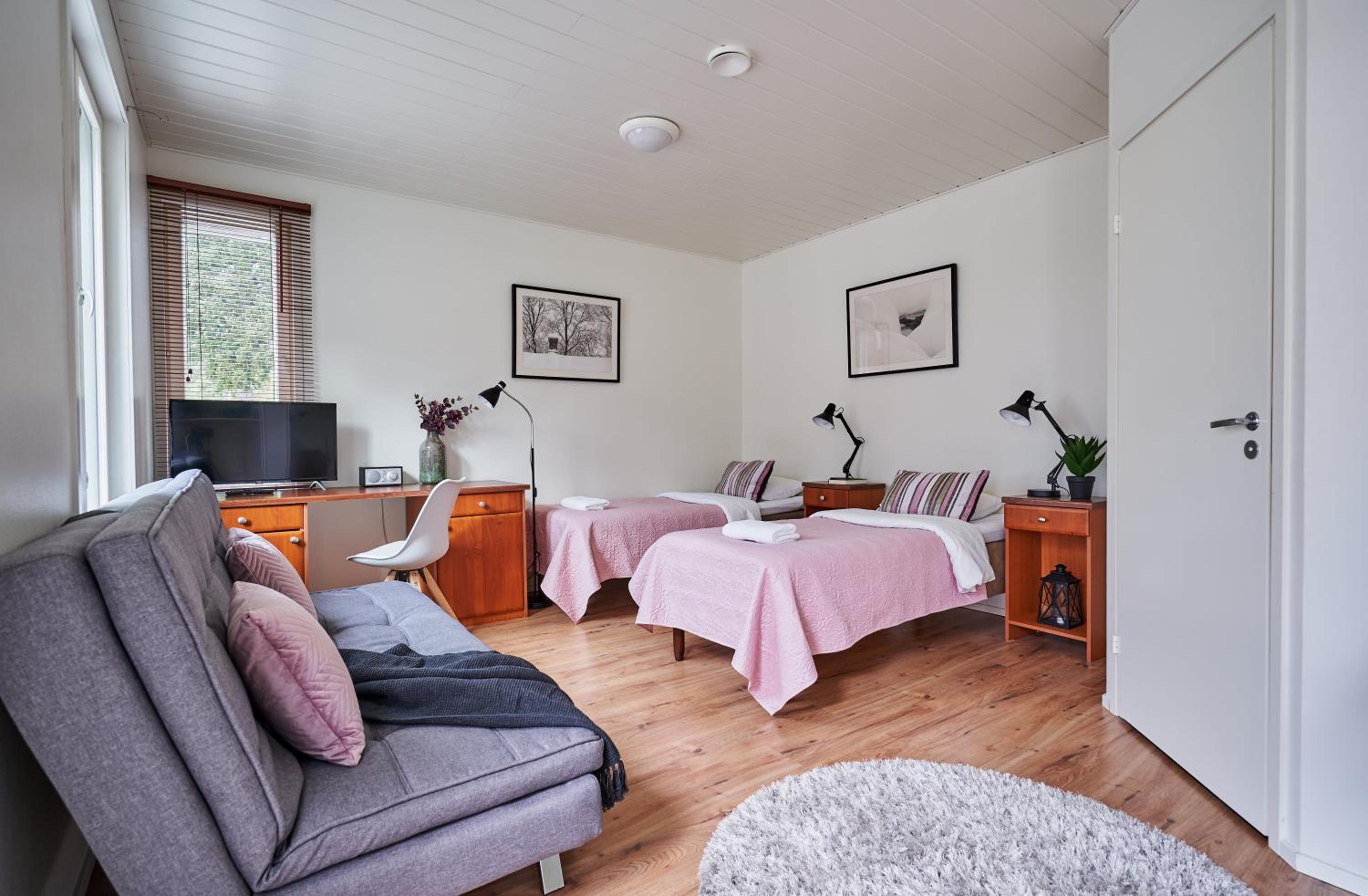 Quadruple Room with Private Bathroom - Photo 4