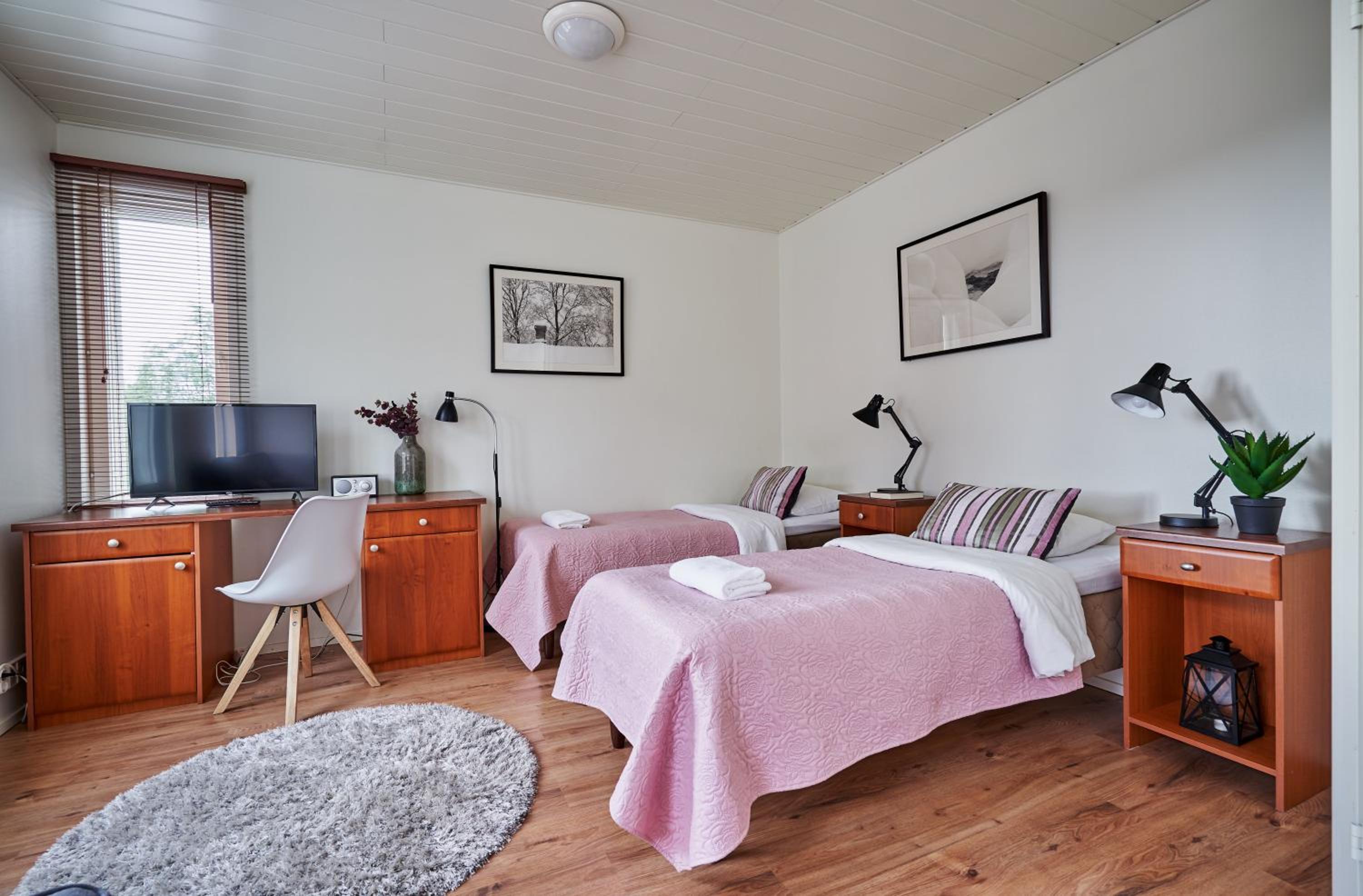 Double or Twin Room with Private Bathroom - Photo 2