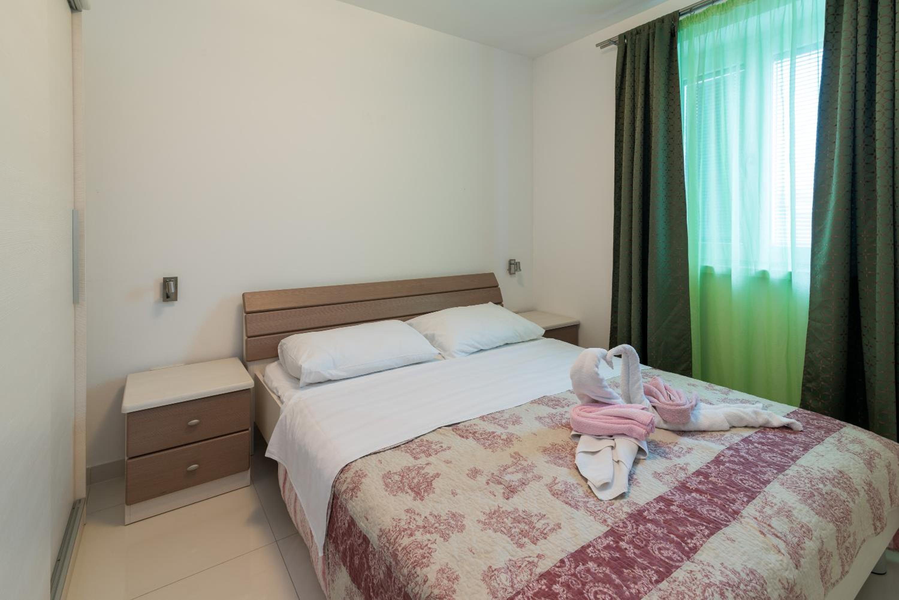 Two-Bedroom Apartment with Pool View photo 2