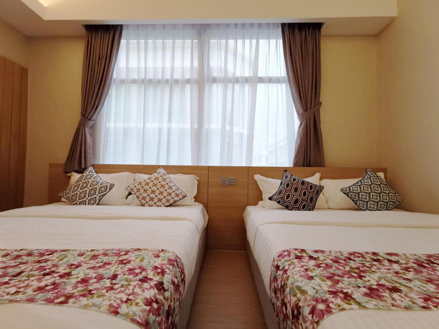 Executive Queen Room with Two Queen Beds photo 2