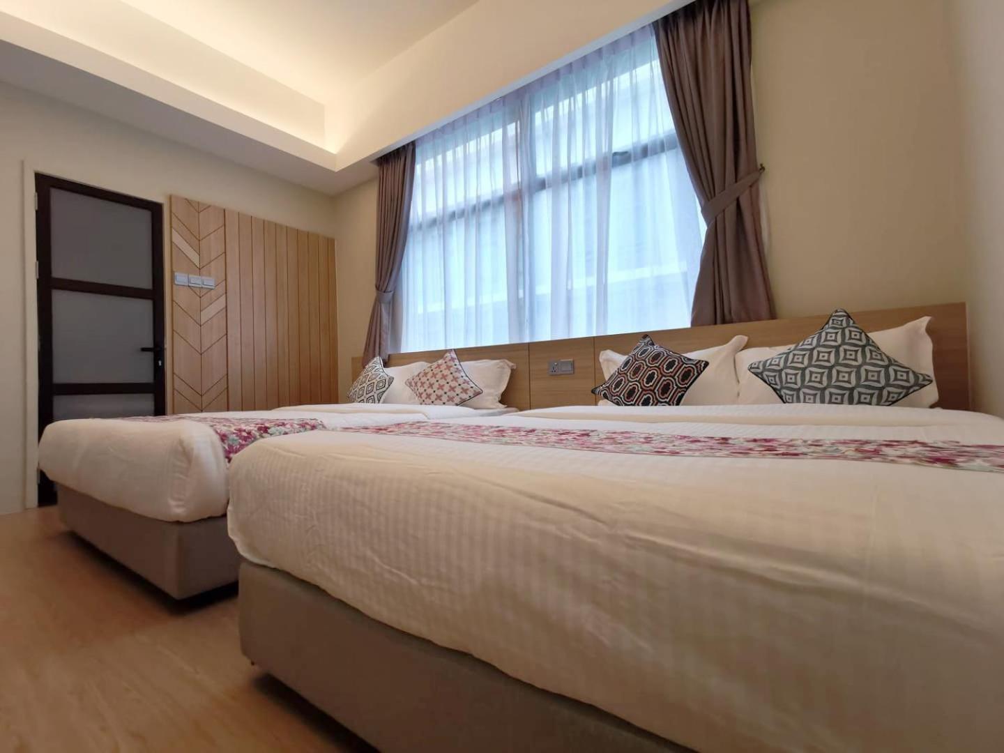 Executive Queen Room with Two Queen Beds photo 3