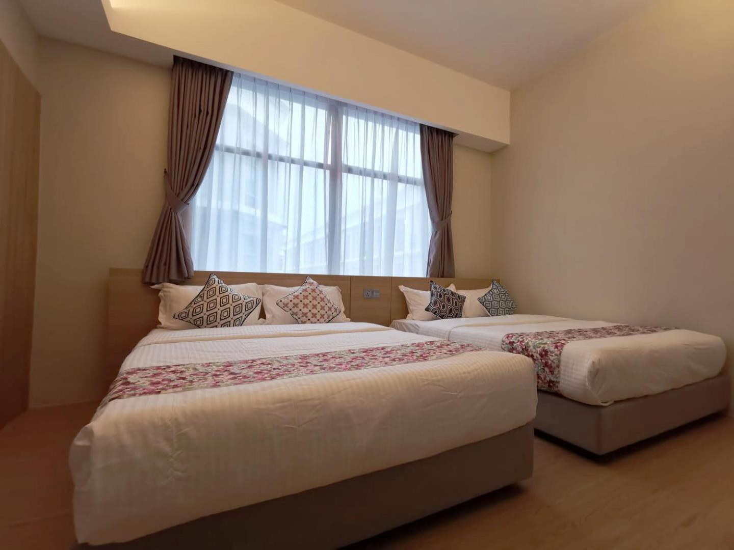 Executive Queen Room with Two Queen Beds photo 1