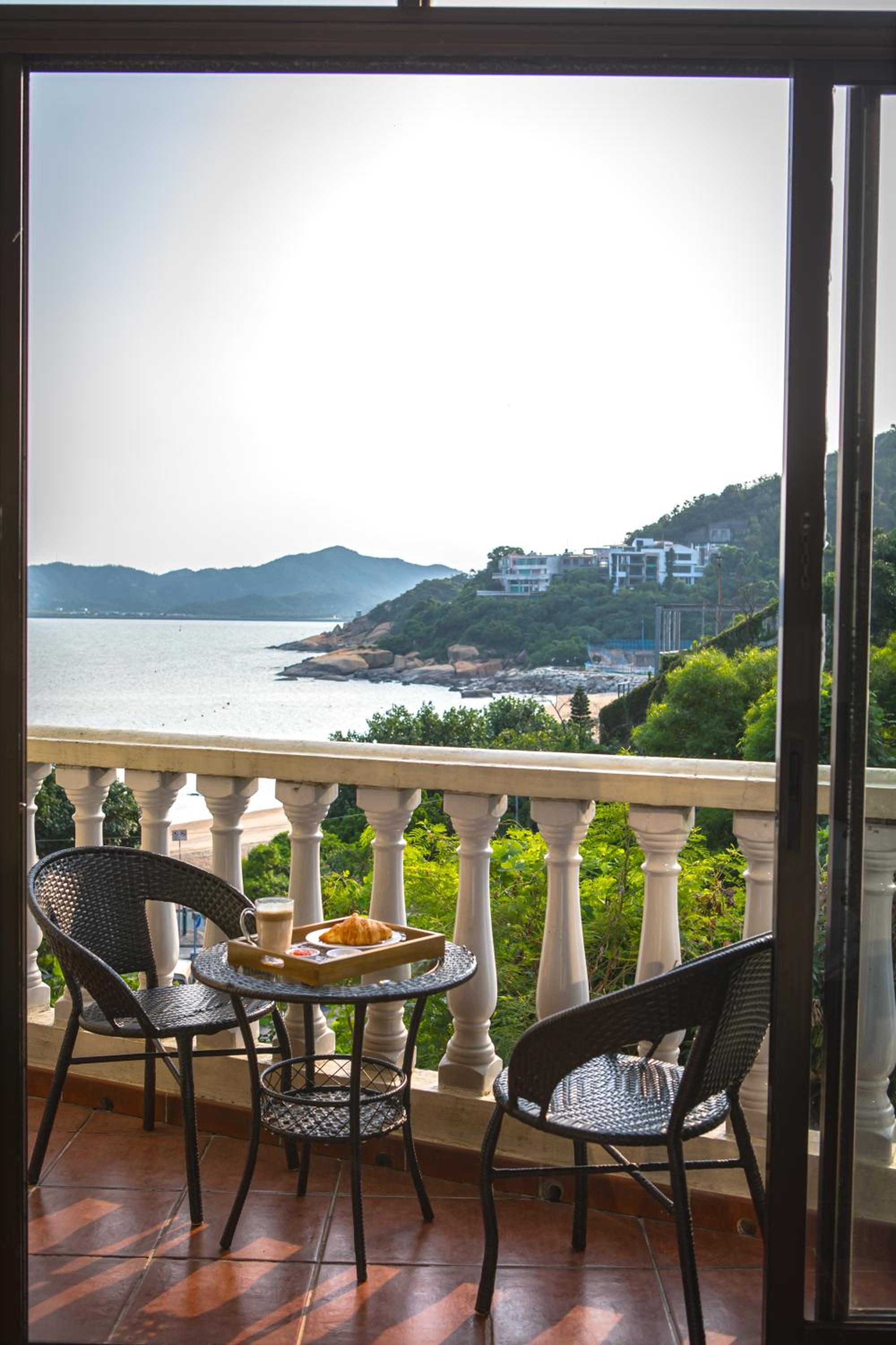 Standard Twin Room with Sea View and Balcony photo 3