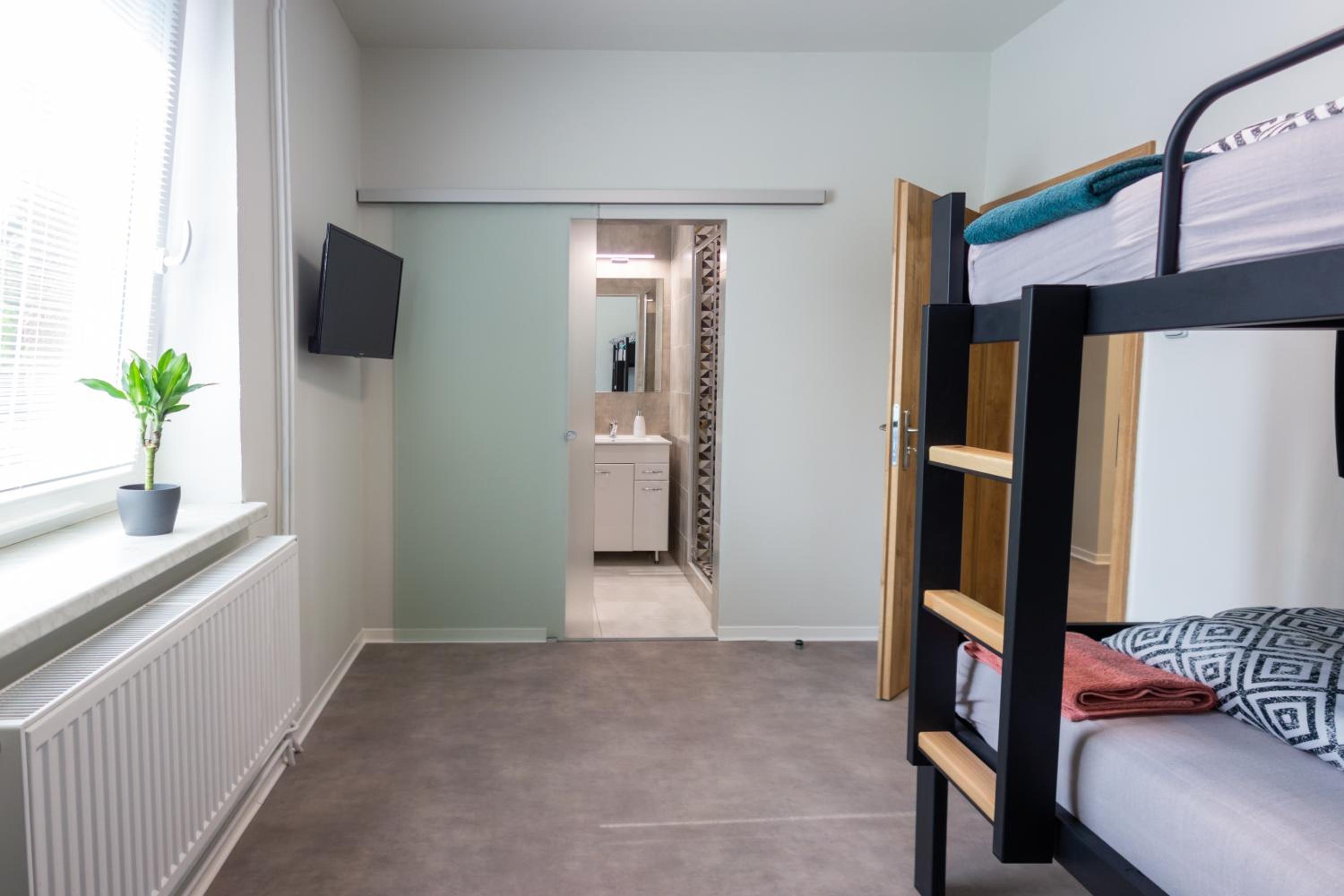Single Room with Private Bathroom photo 1