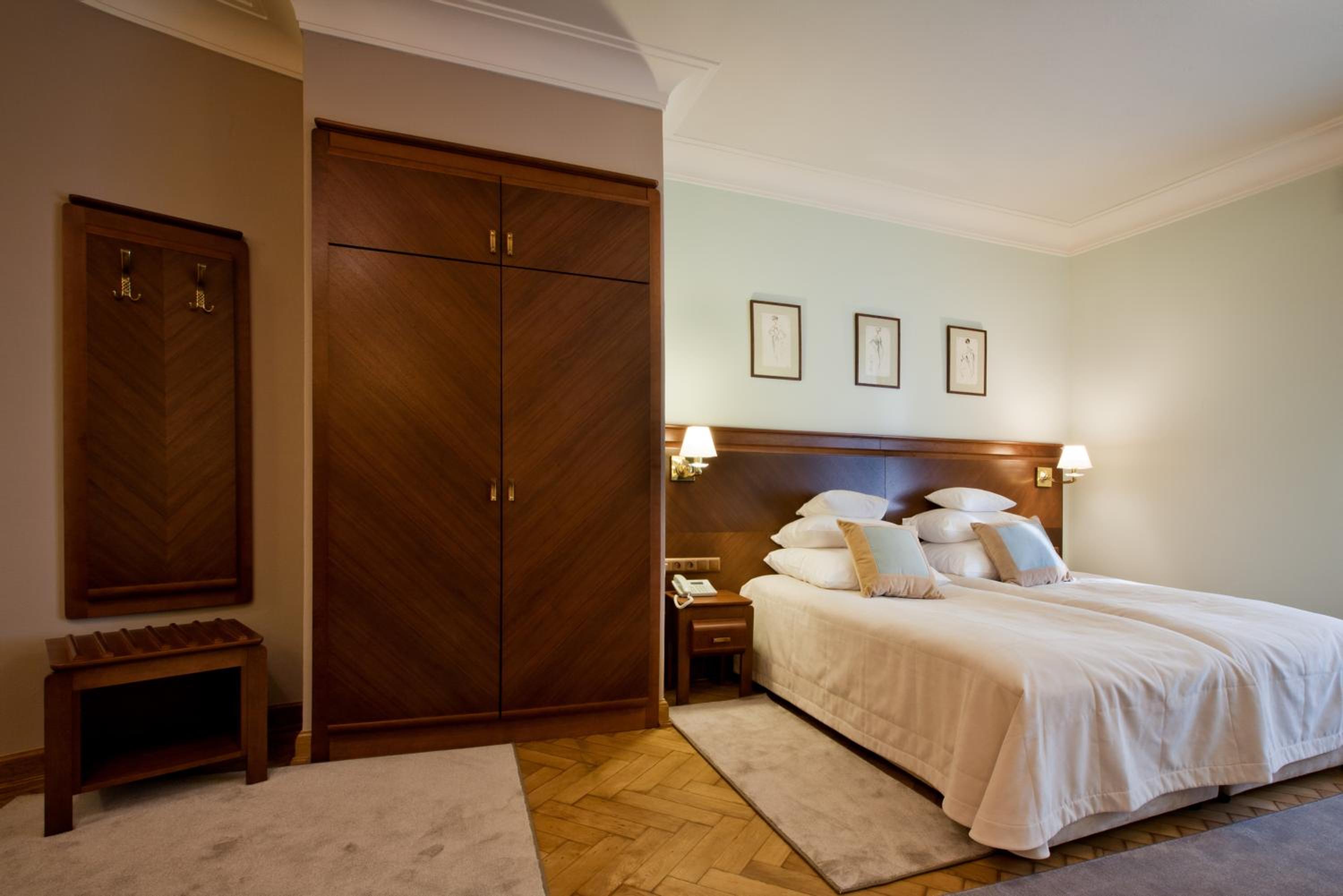 Large Double or Twin Room photo 2