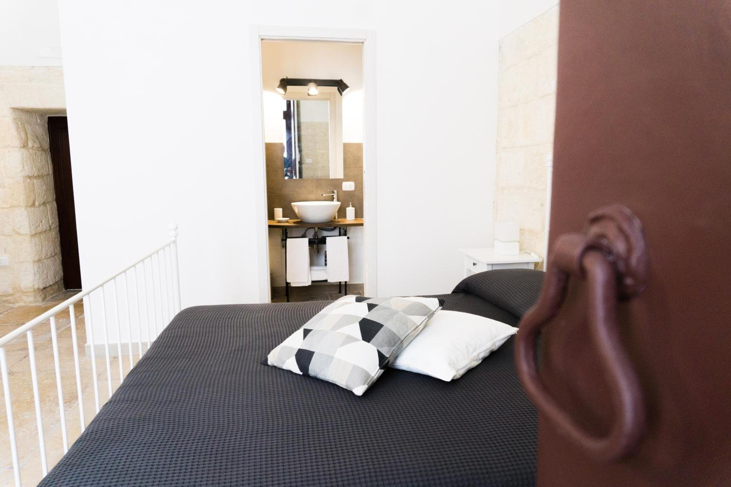 Deluxe Room - Photo 28