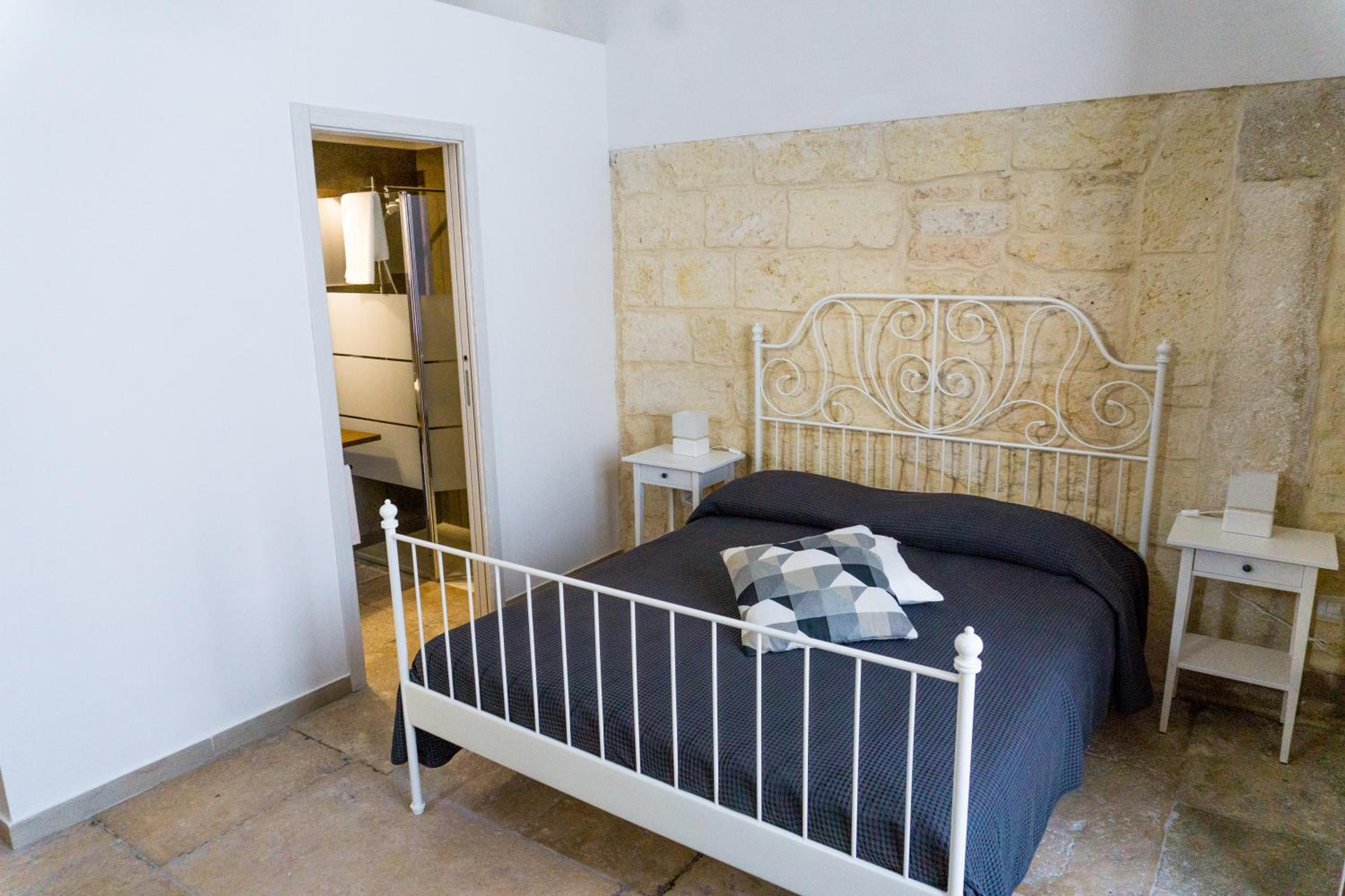 Deluxe Room - Photo 24