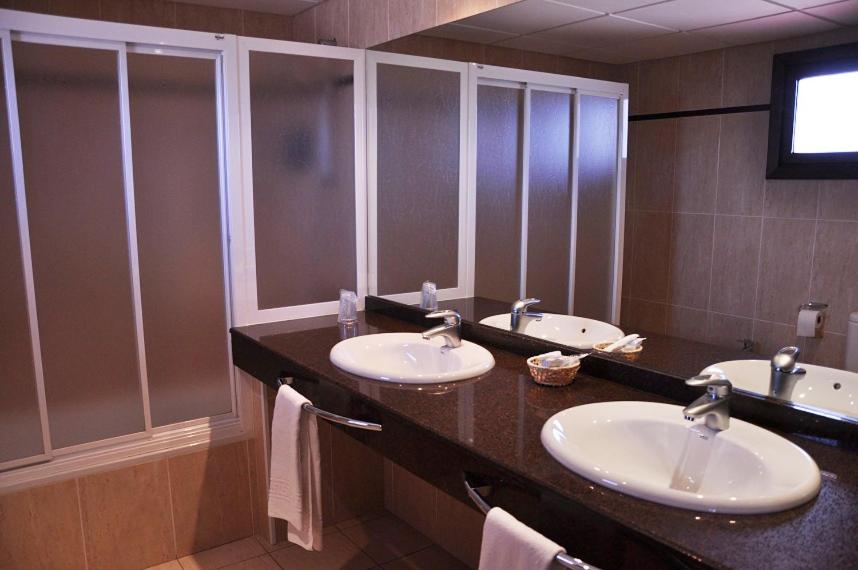 Twin Room - Photo 3
