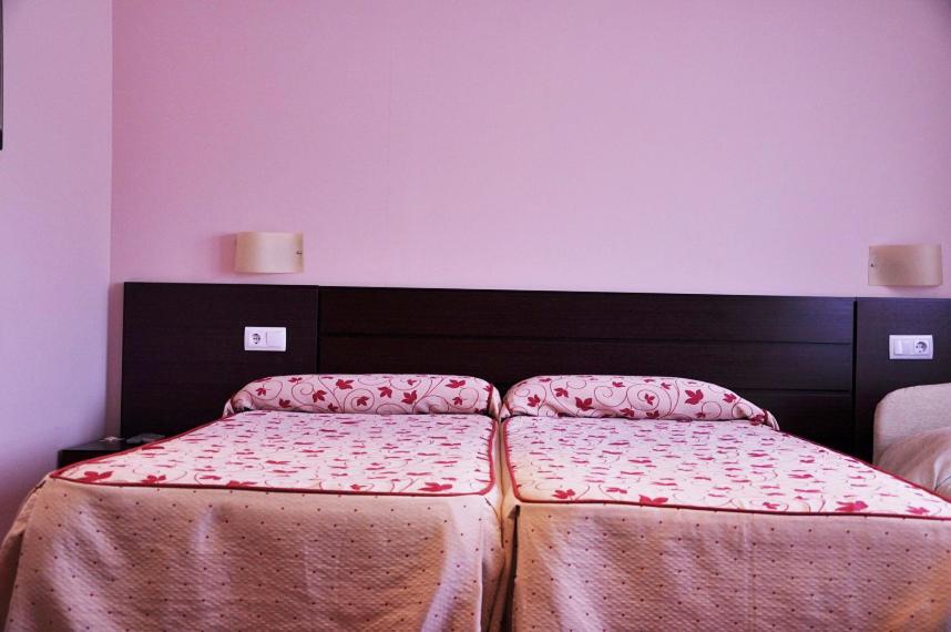 Twin Room - Photo 2