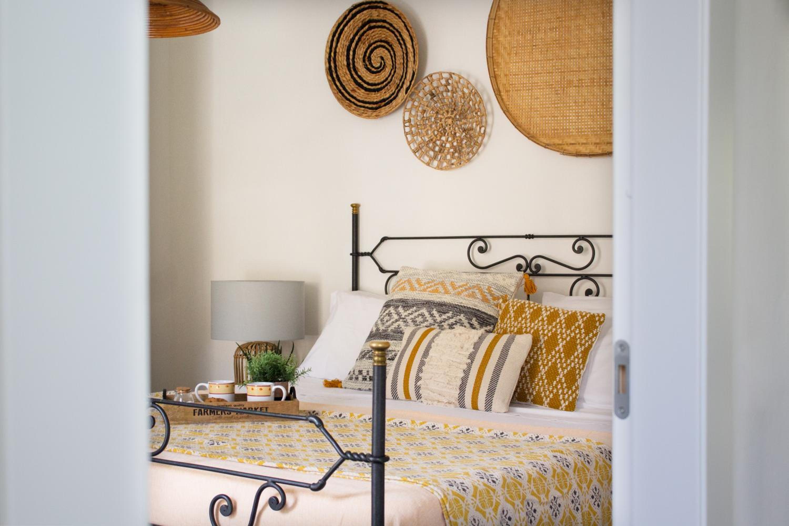 One-Bedroom Apartment - Photo 2