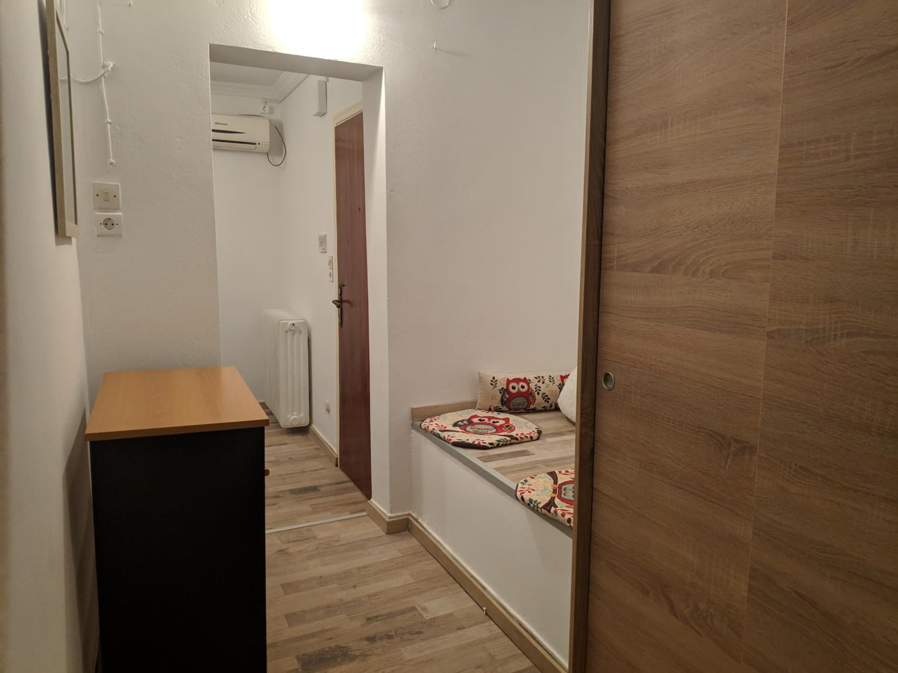 One-Bedroom Apartment photo 3