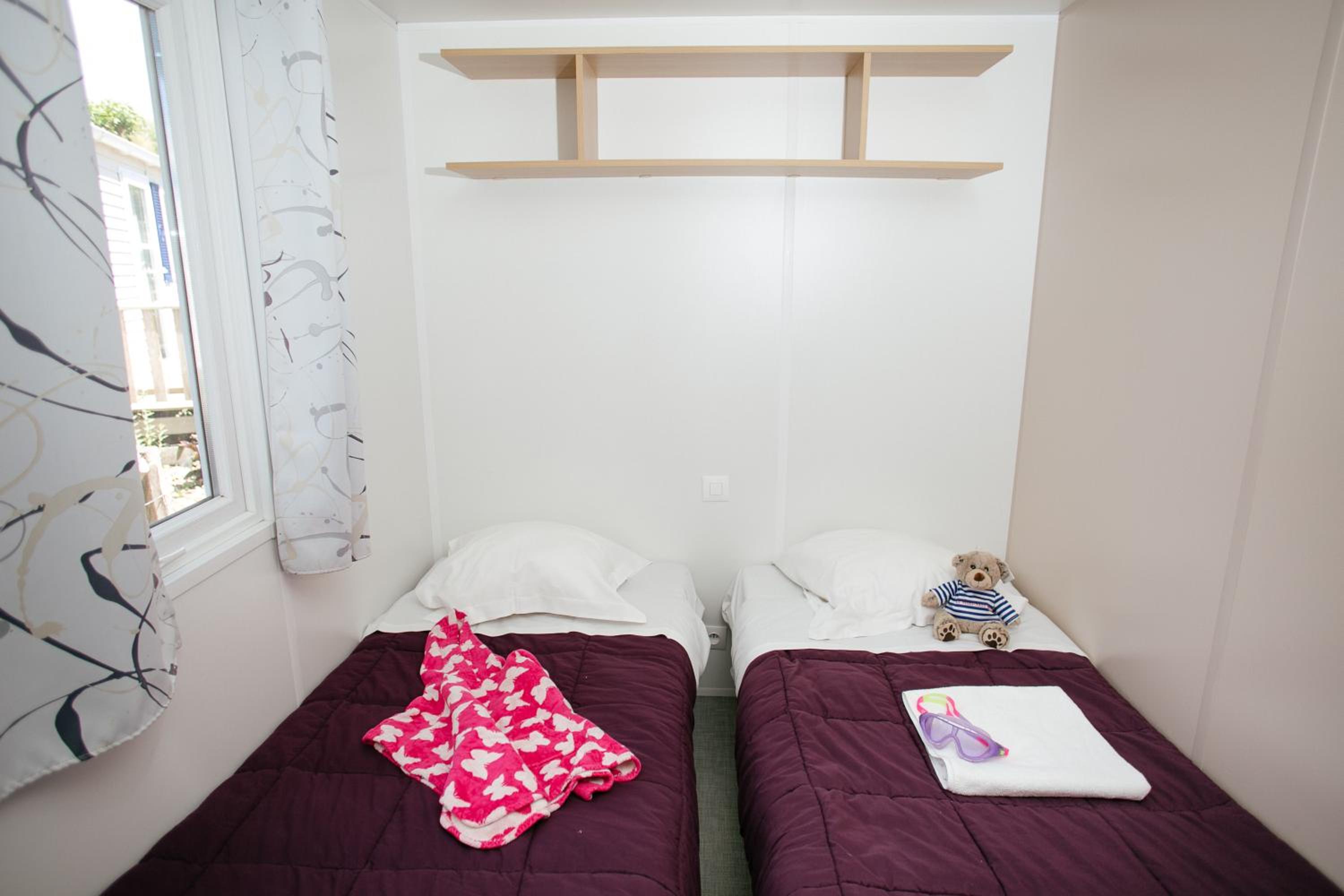 Mobile Home - Photo 5
