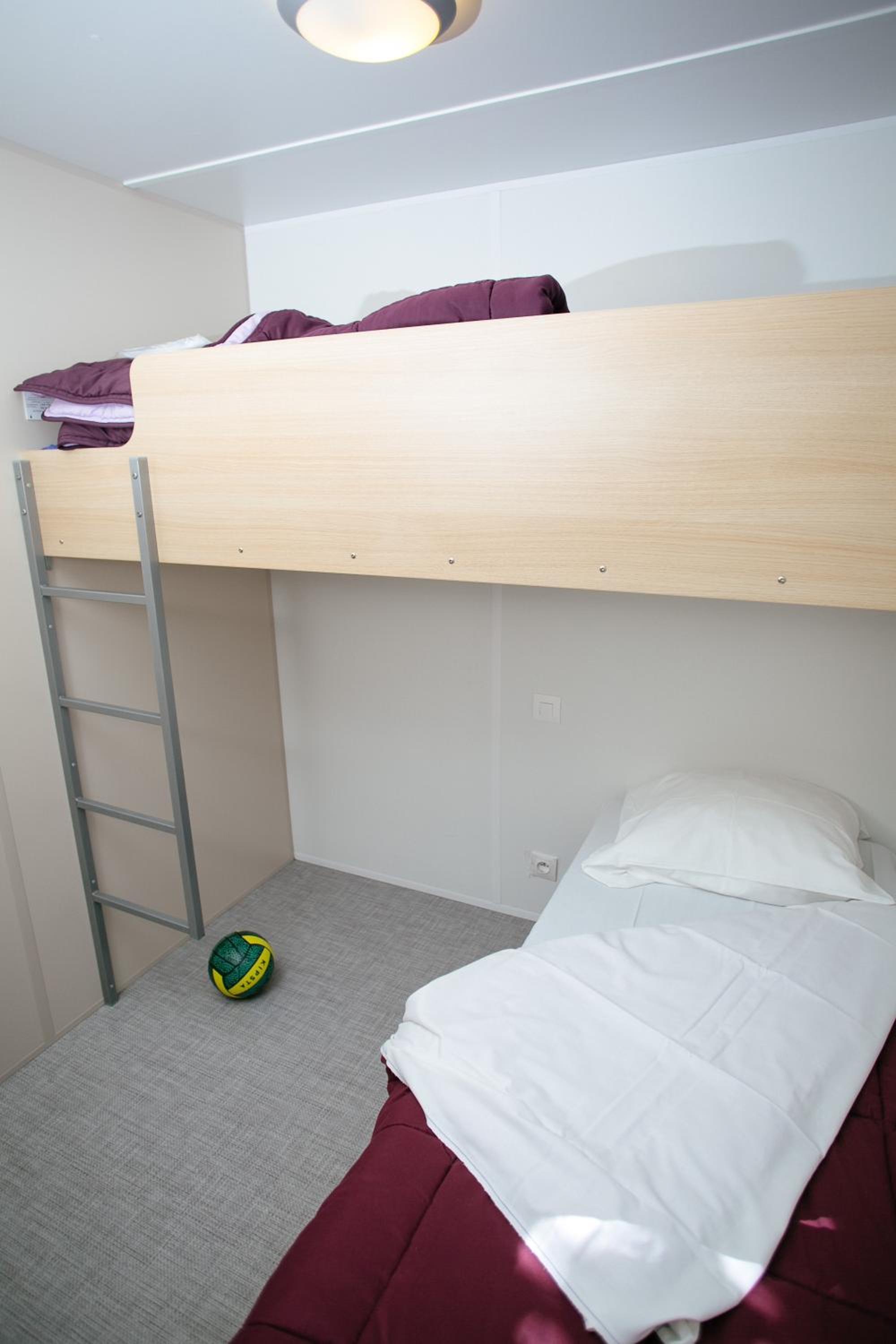 Mobile Home - Photo 4