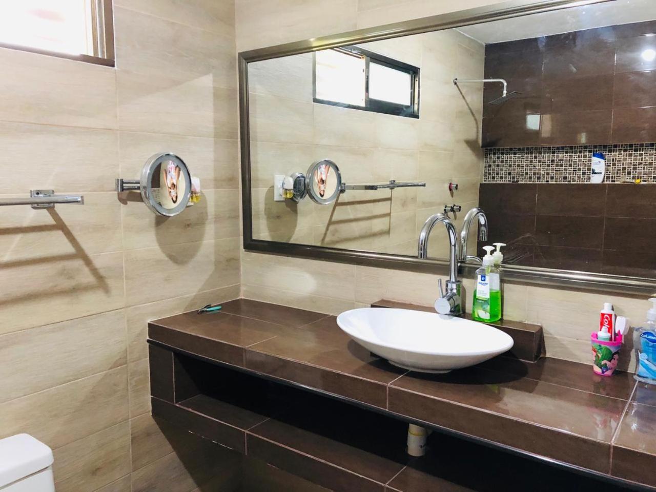 Deluxe King Suite photo 3
