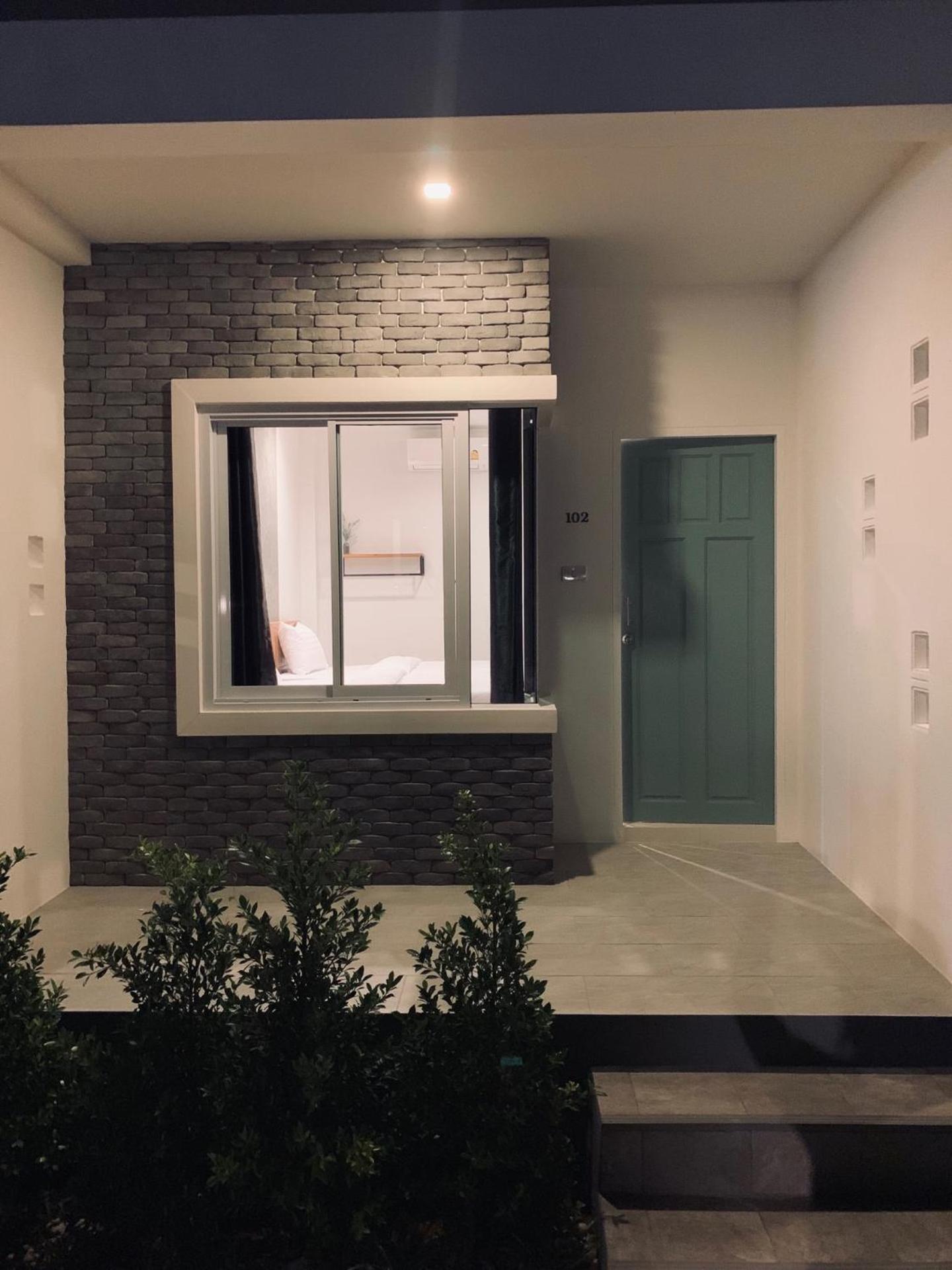Twin Room with Pool View - Photo 10