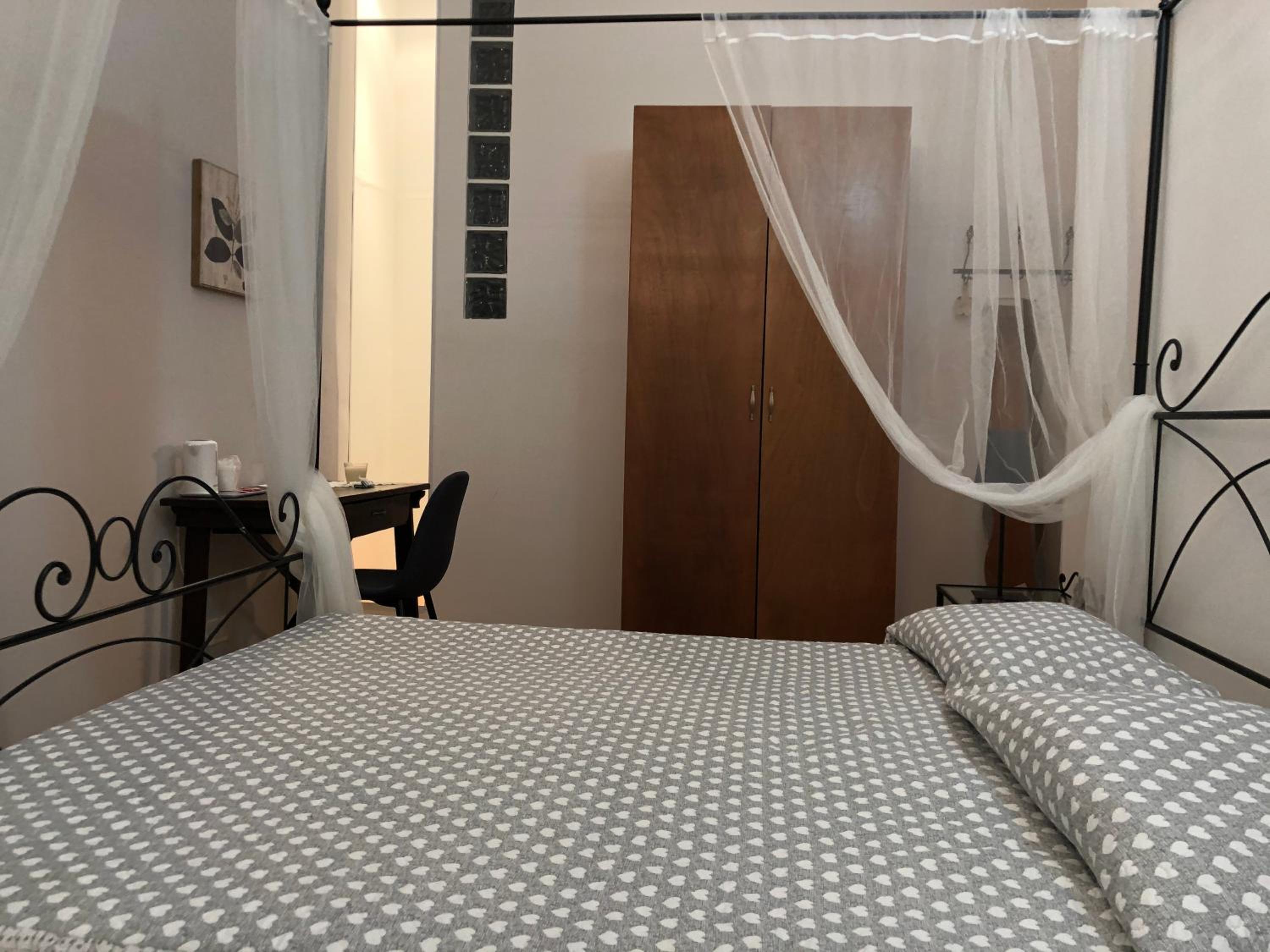 Double Room - Photo 4