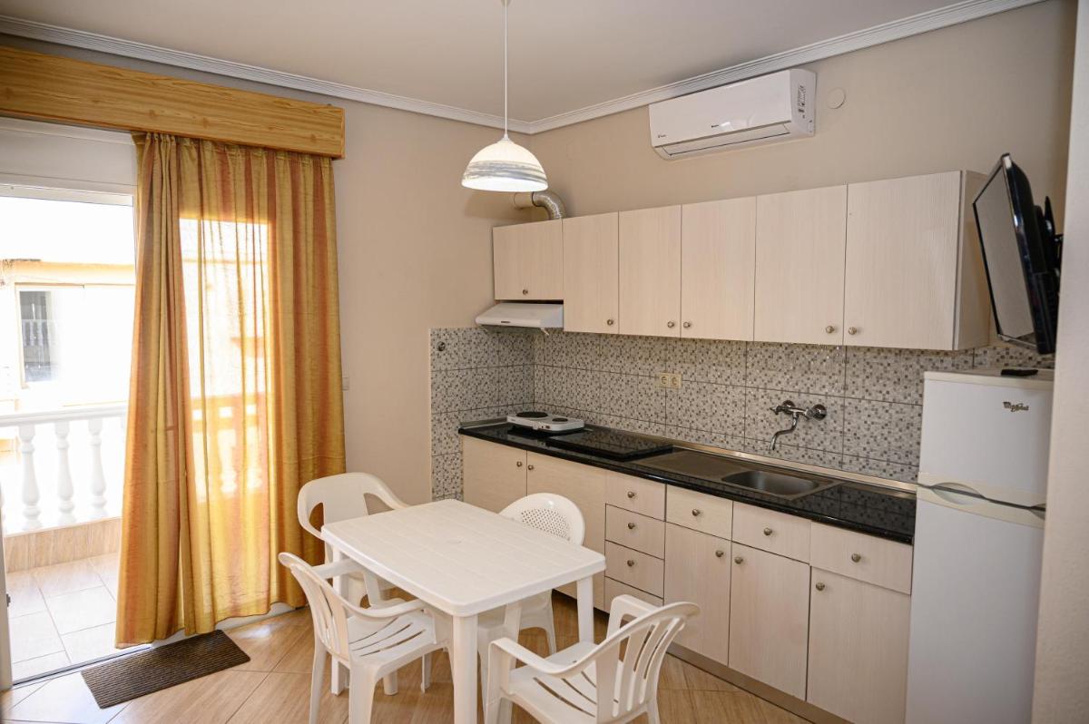 Apartment with Sea View - Photo 5