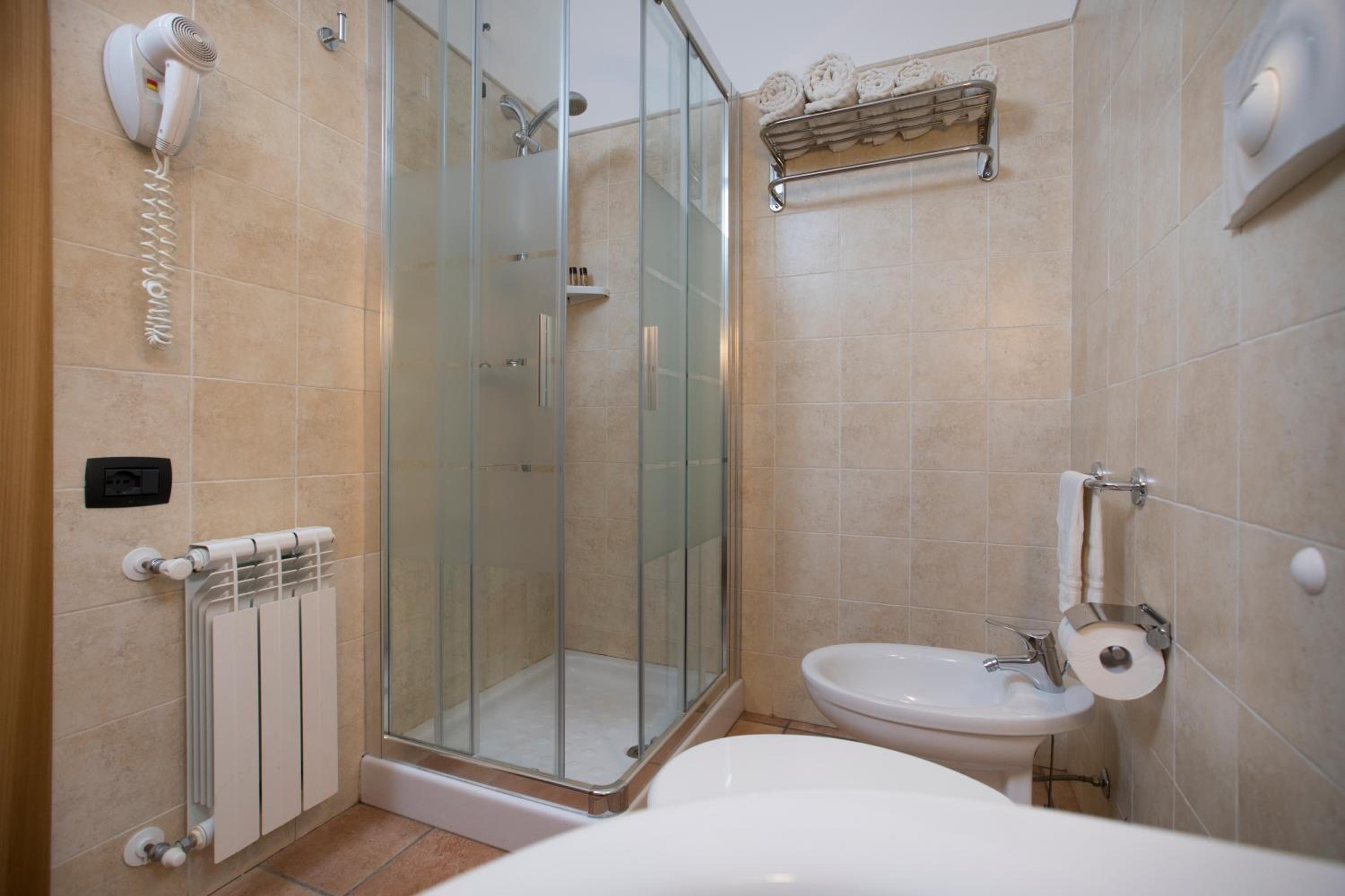 Standard Double Room - Photo 2