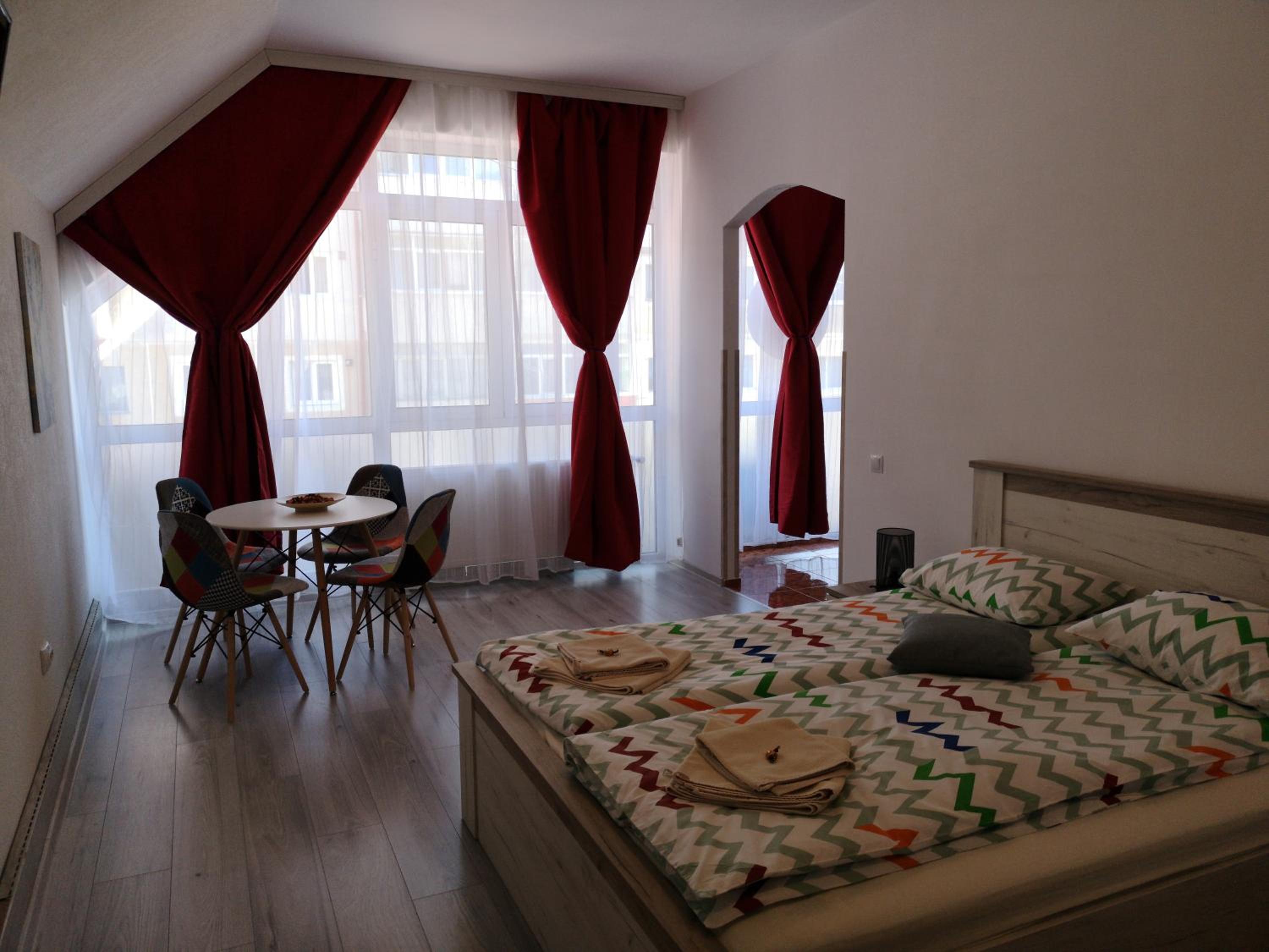 Studio Apartment - Photo 1
