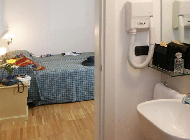 Classic Double or Twin Room - Photo 1
