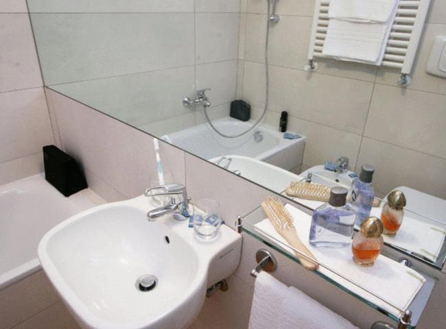 Classic Double or Twin Room - Photo 3