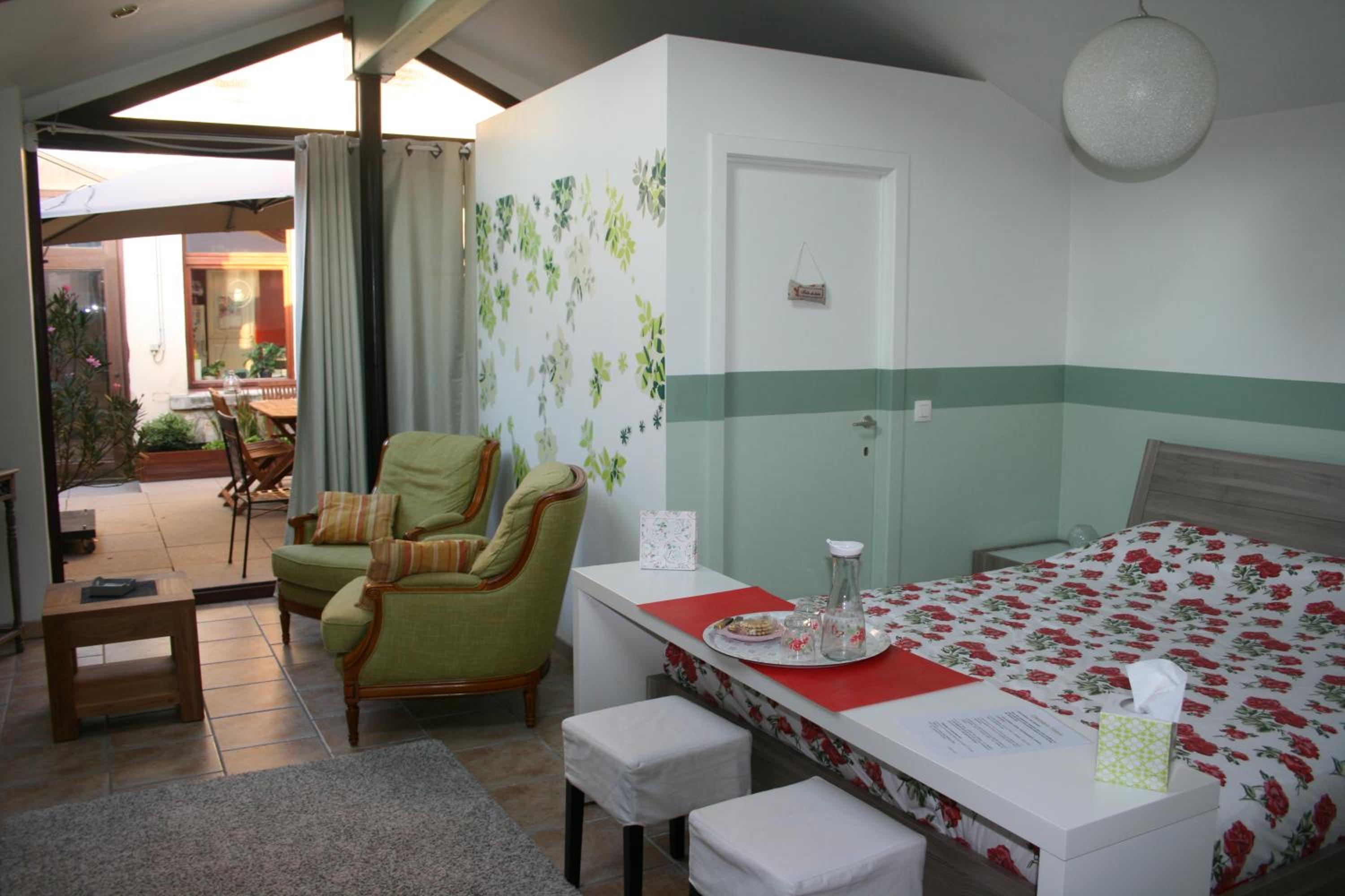 Family Room with Bathroom photo 1