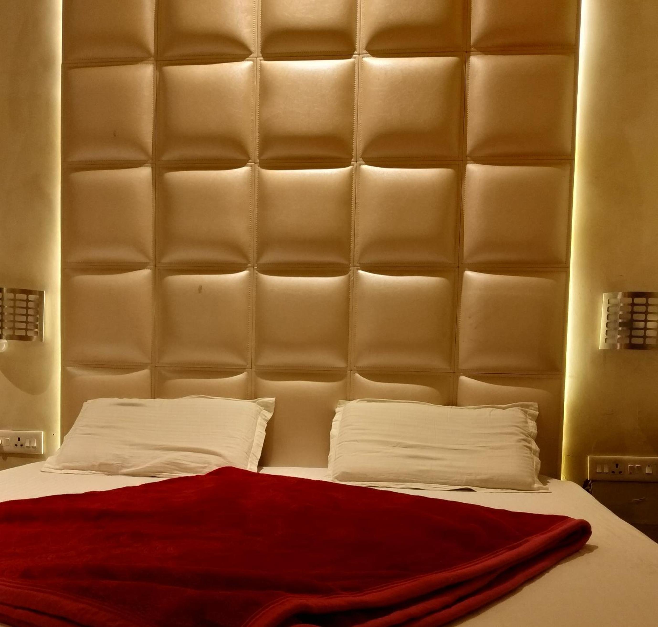Deluxe Double Room - Photo 21