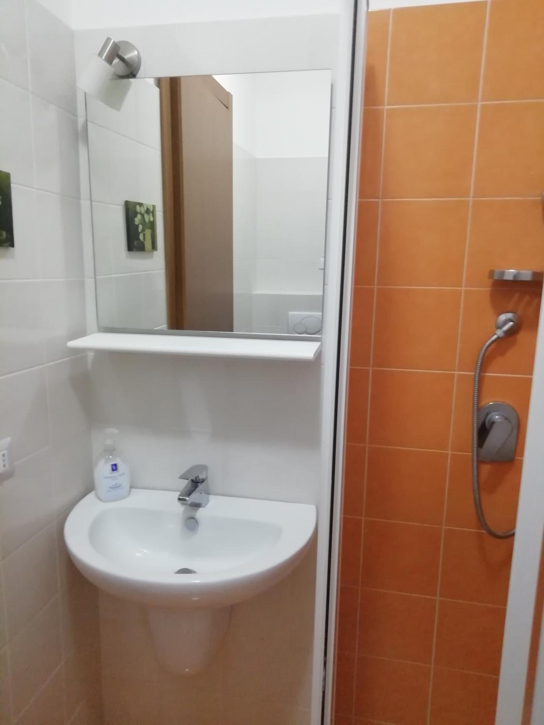 Double or Twin Room with Private Bathroom photo 3