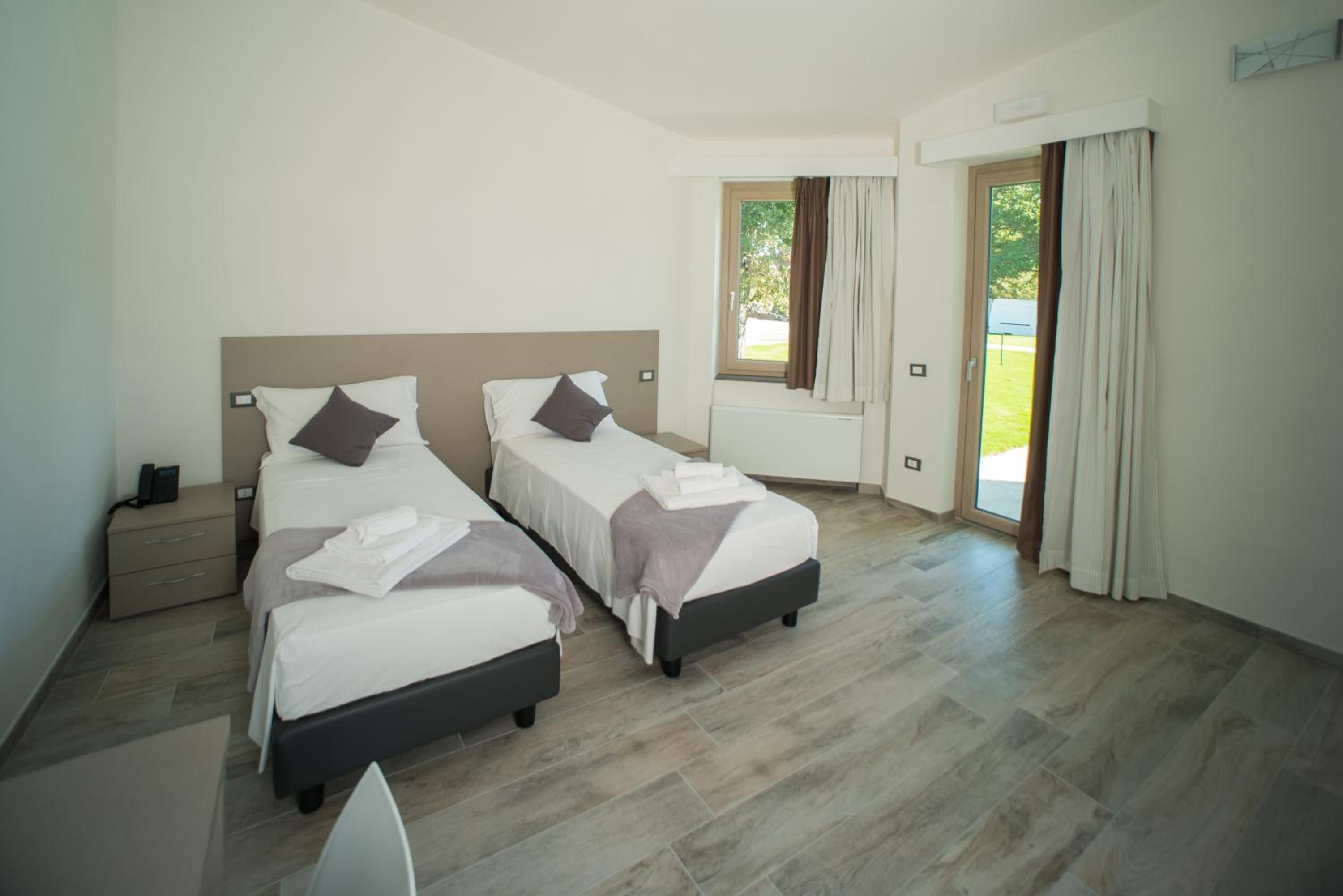 Standard Double or Twin Room - Photo 12