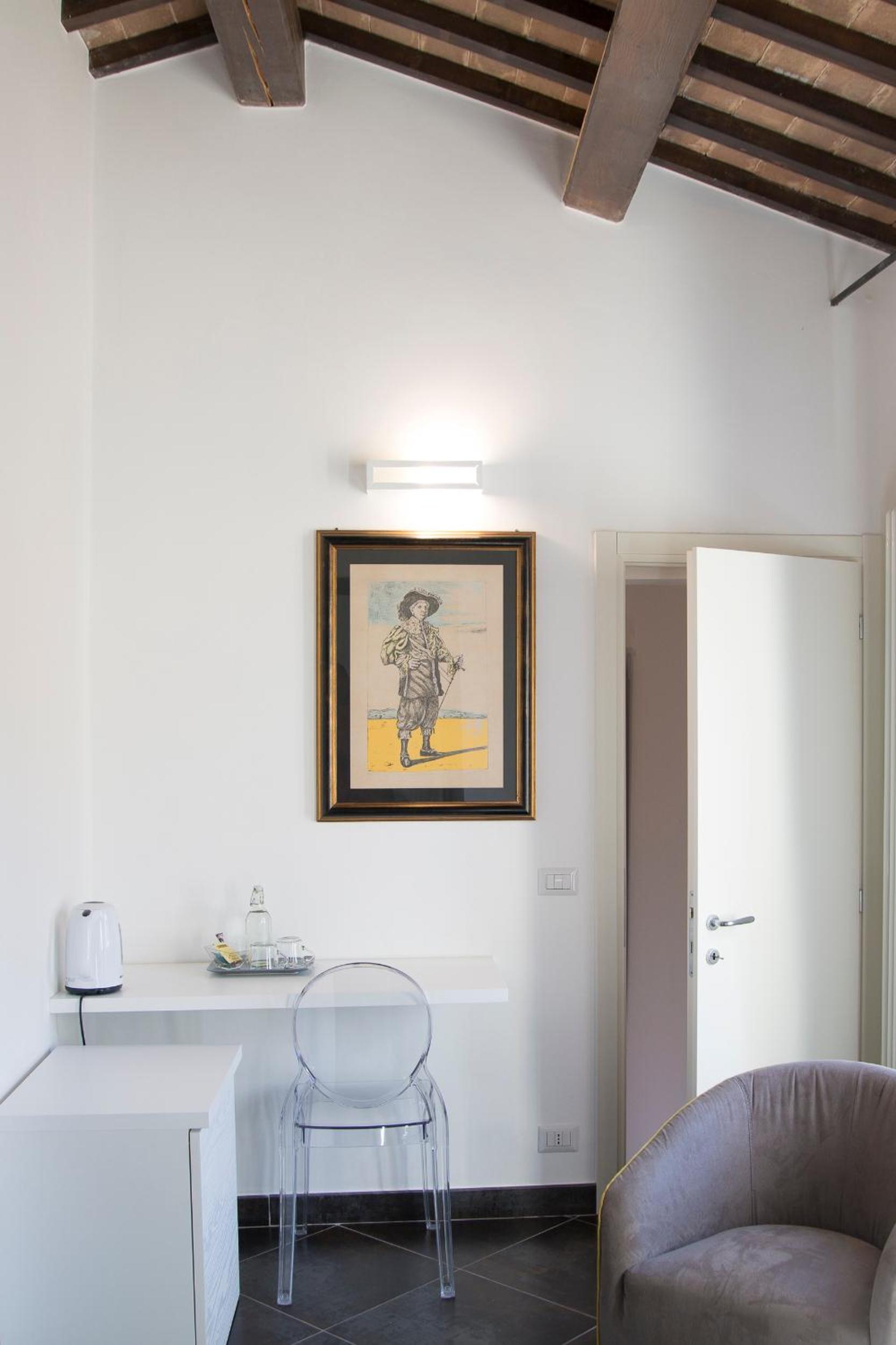 Suite with Balcony - Photo 3