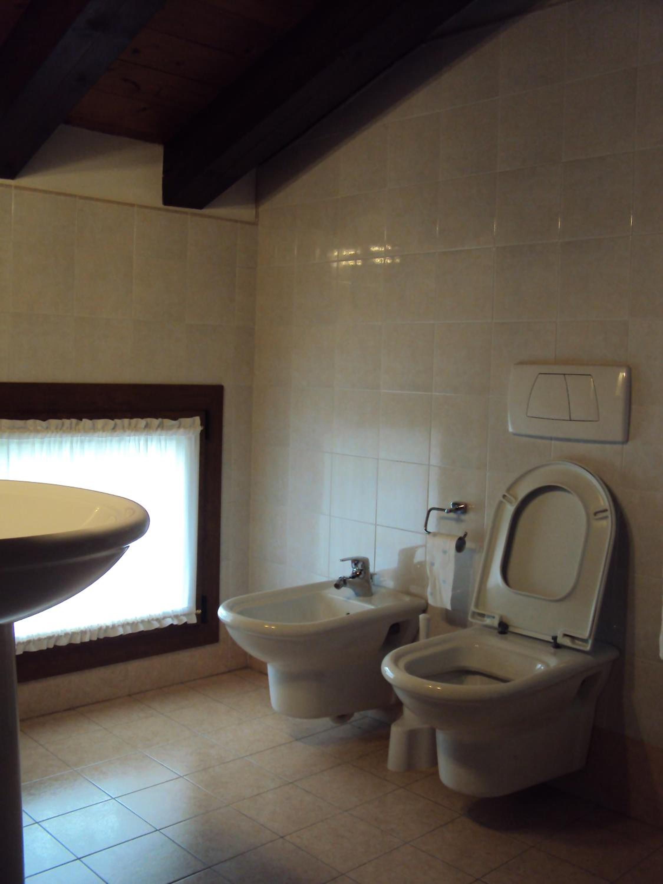 Double or Twin Room - Photo 4