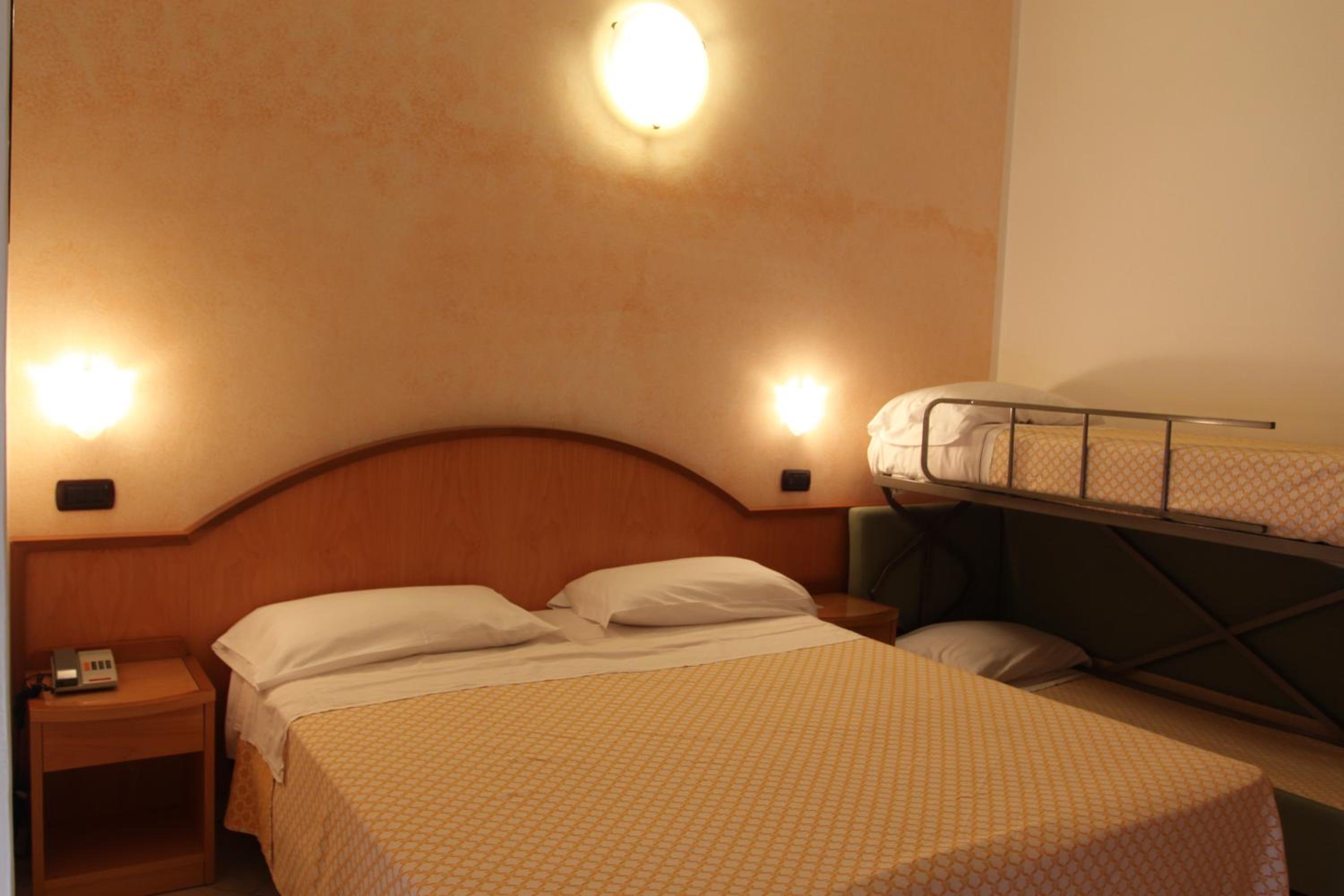 Quadruple Room with Balcony photo 3