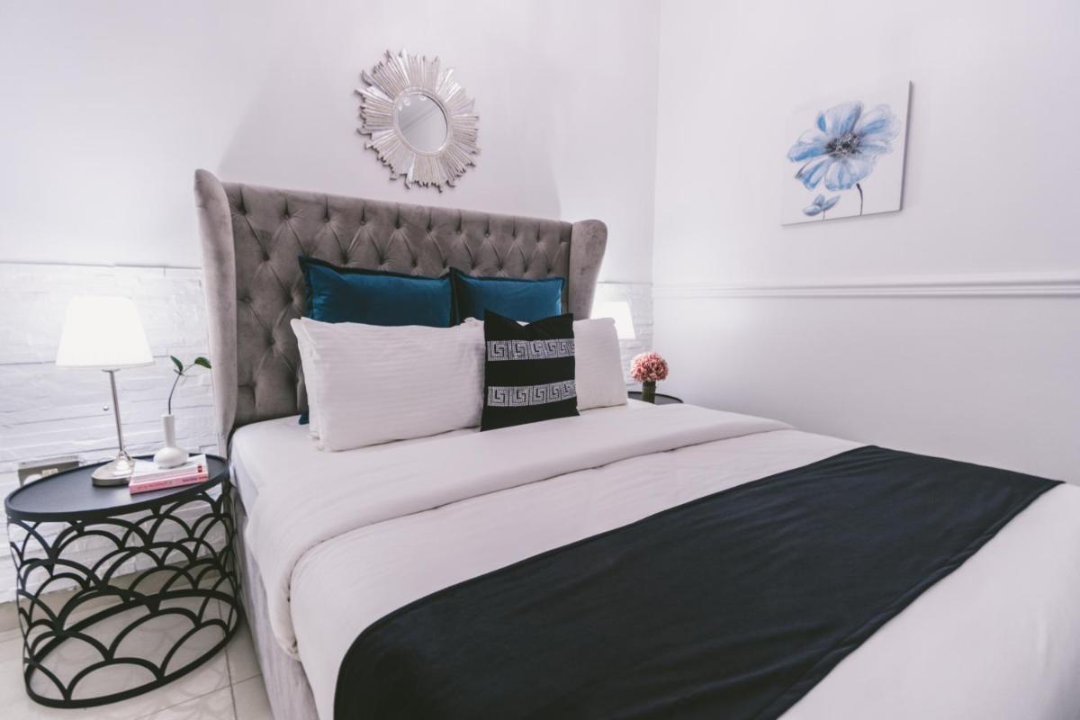 Four-Bedroom House photo 2