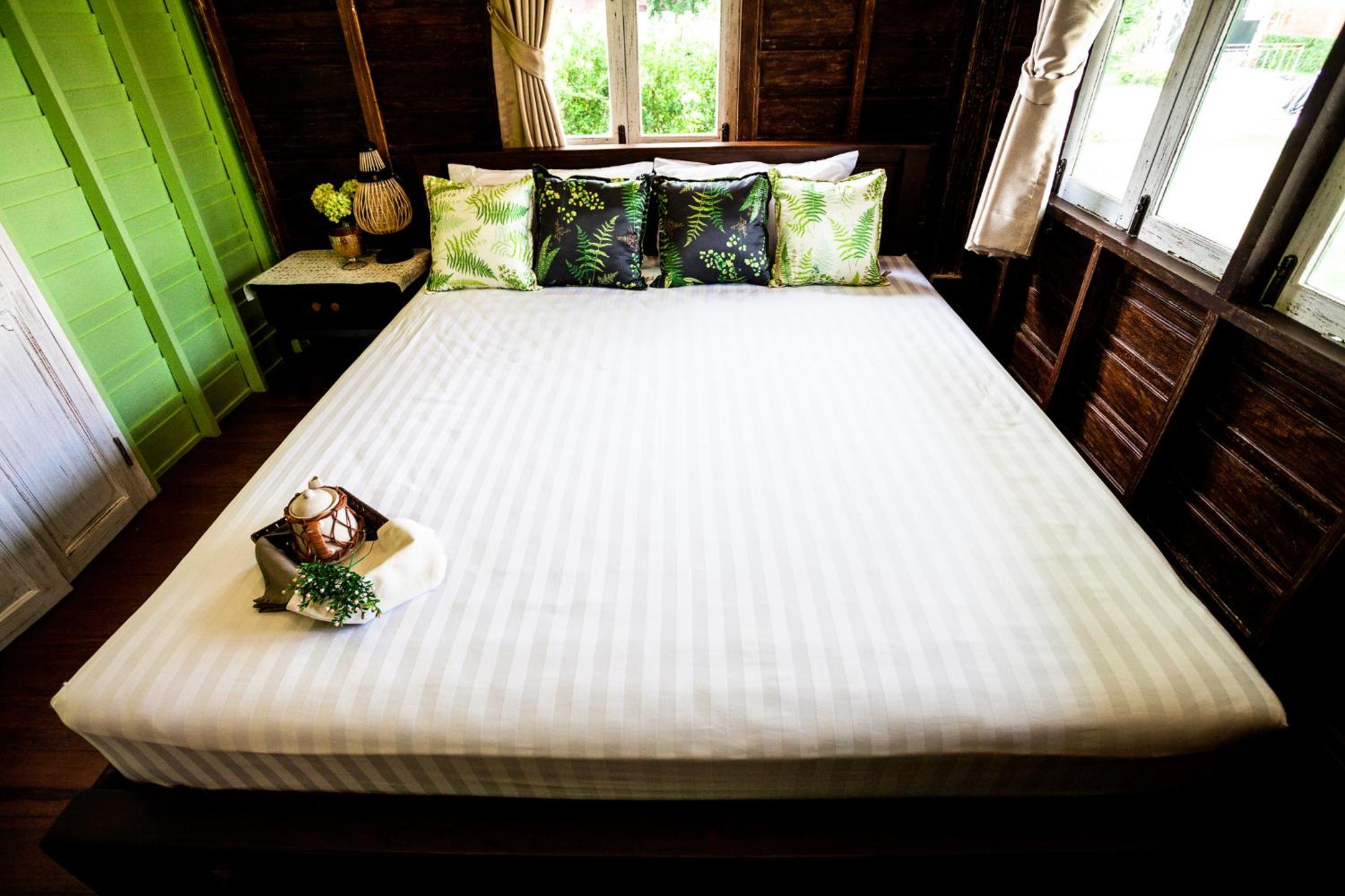 Deluxe King Suite - Photo 8