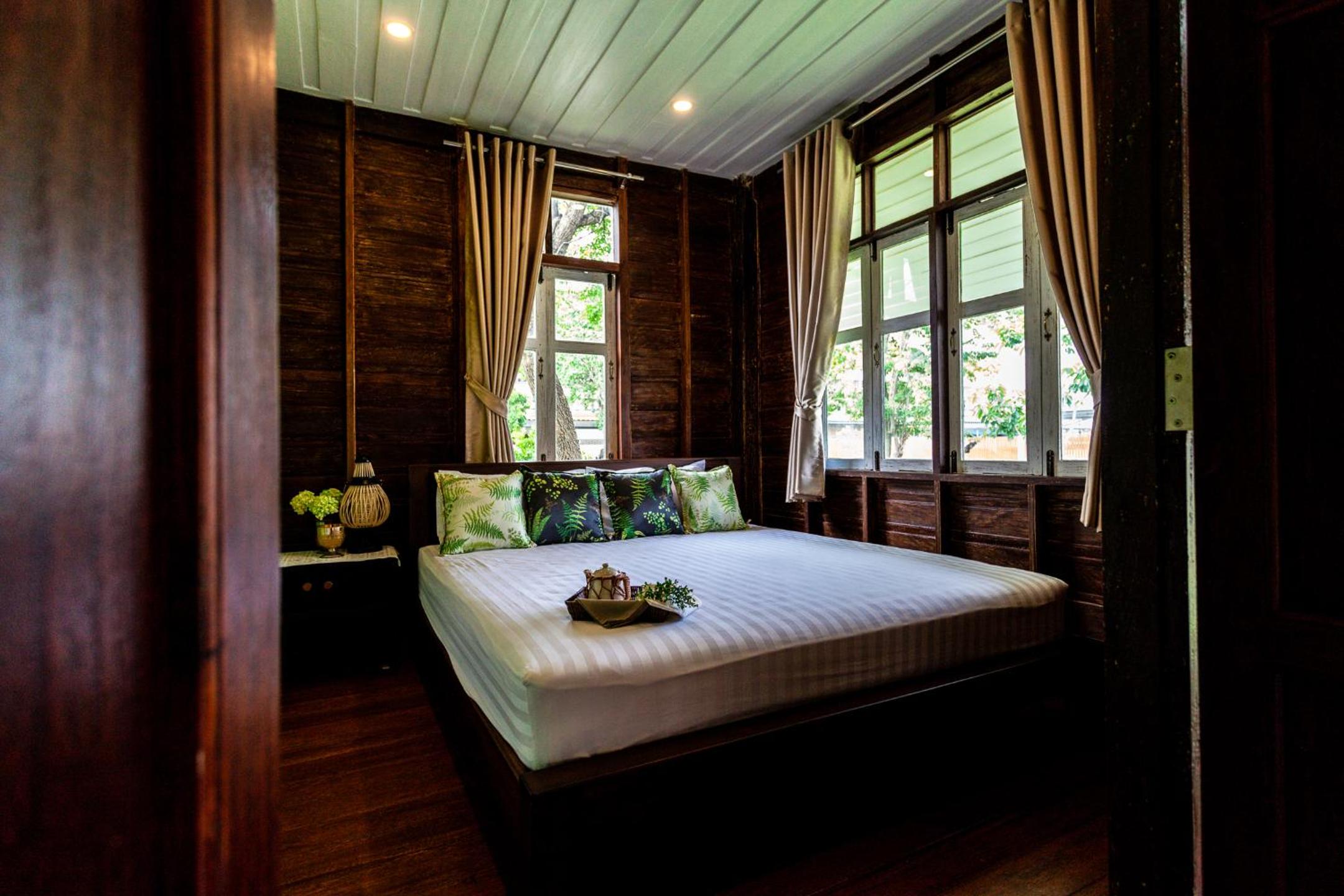Deluxe King Suite - Photo 7