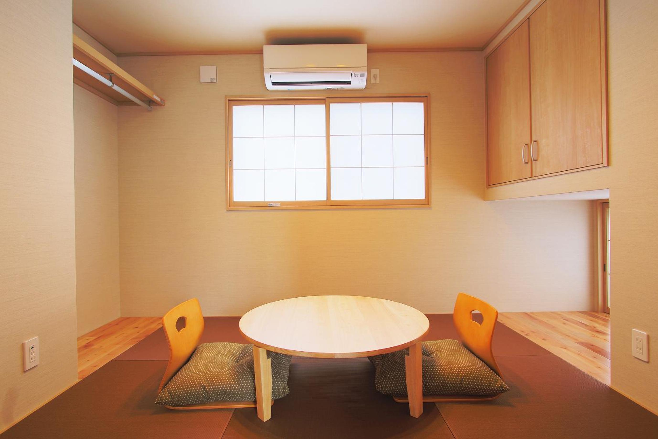Three-Bedroom House - Photo 2