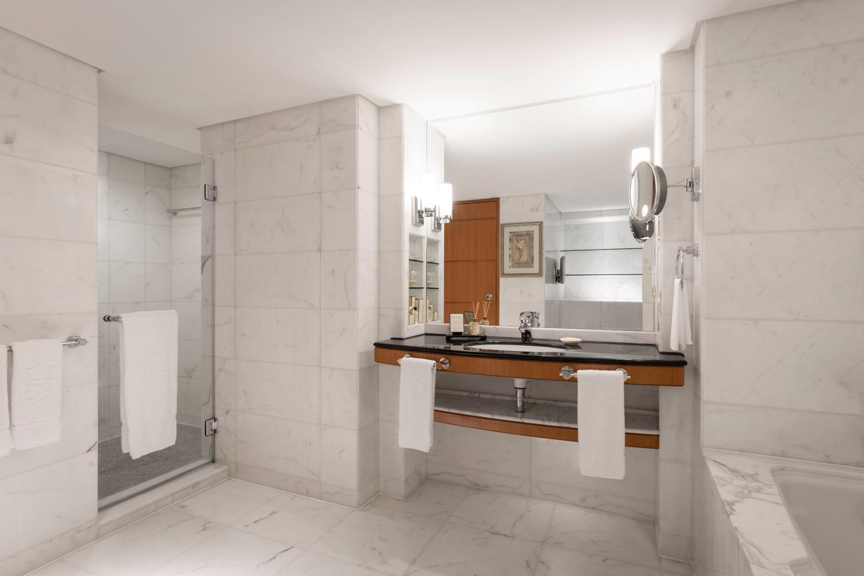 Harbor View Suite thumbnail 6