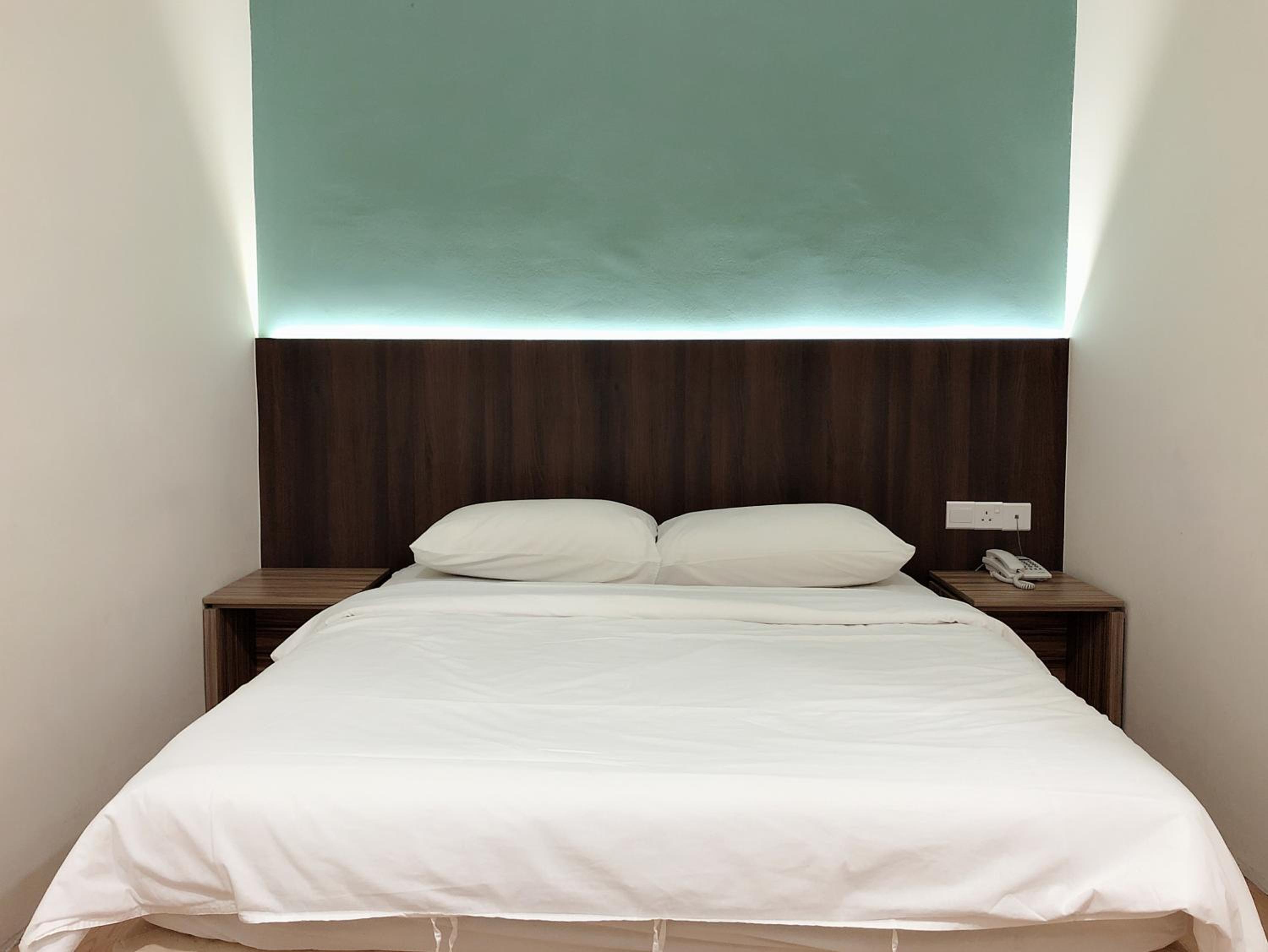 Standard Queen Room (with No Window)