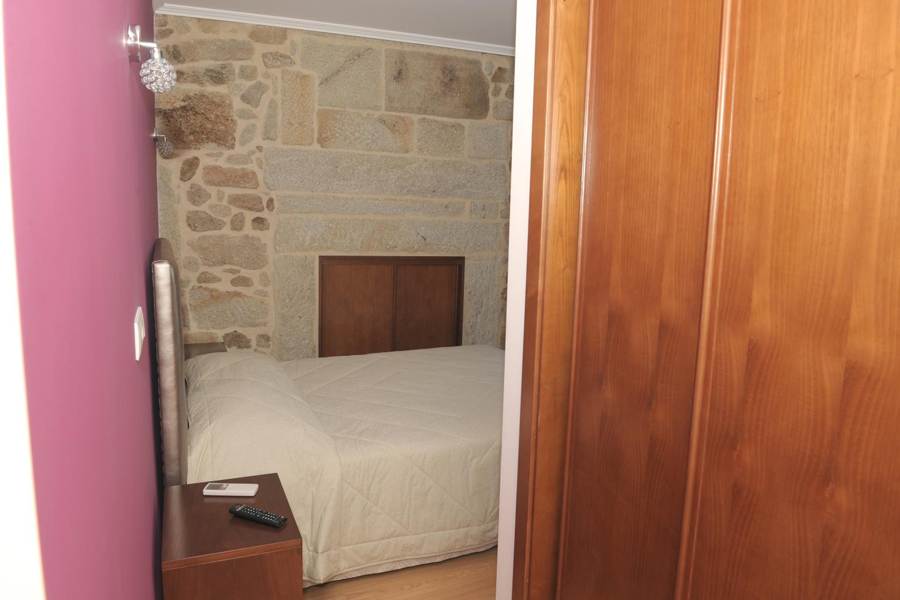 Double or Twin Room - Photo 4